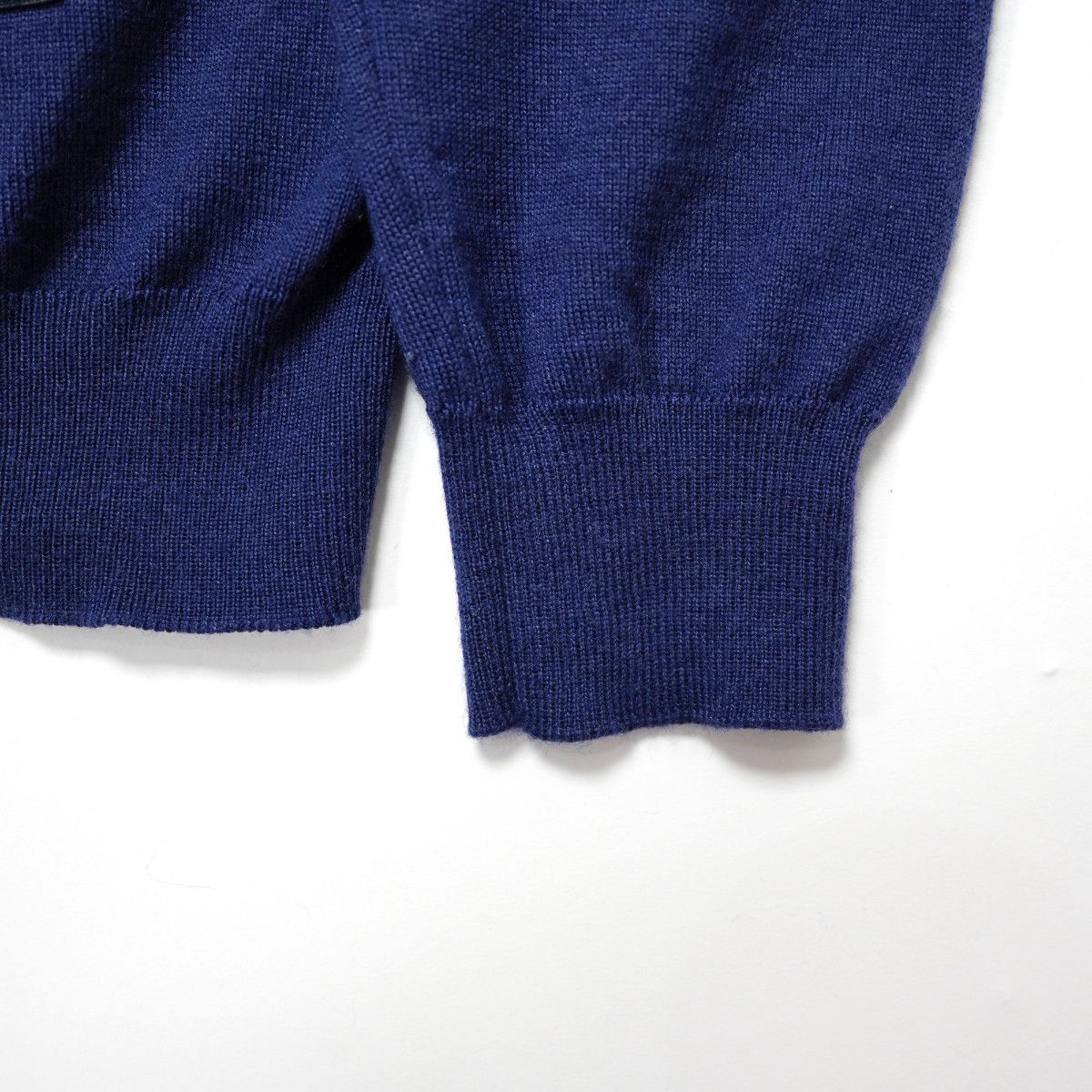 Louis Vuitton LOUIS VUITTON Crew Neck Sweater with Elbow Patch Size US M / EU 48-50 / 2 - 4 Thumbnail