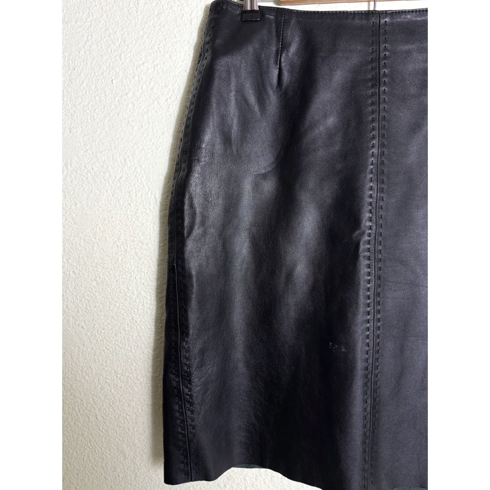Vintage VINTAGE Y2K Casual Corner Women’s Skirt A-Line 6 Black Leather Knee Length Lined Flaw Scuff Size 28" / US 6 / IT 42 - 2 Thumbnail