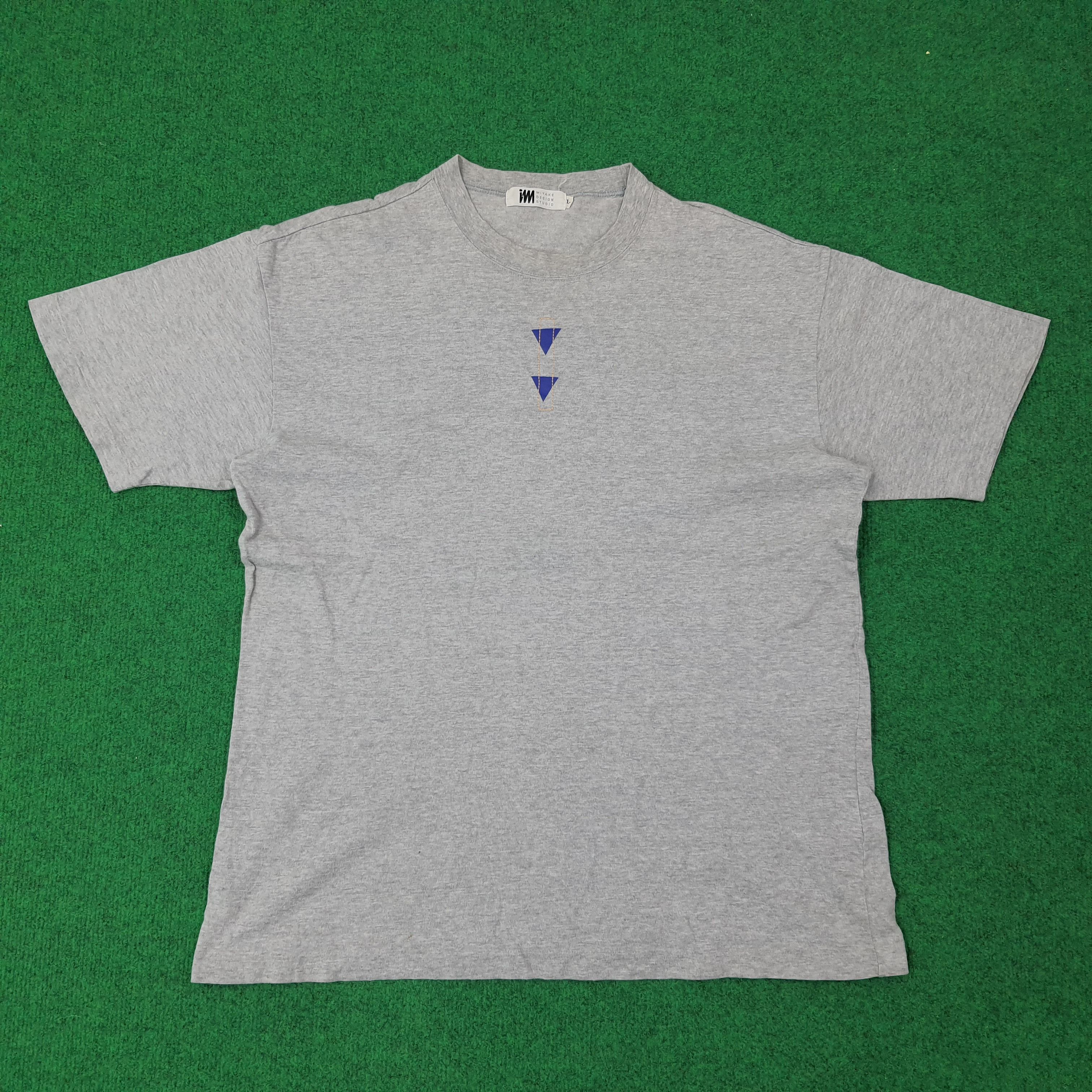 Issey Miyake Vintage IM Issey Miyake Studio Designer Tshirt C267N55 Size US L / EU 52-54 / 3 - 1 Thumbnail