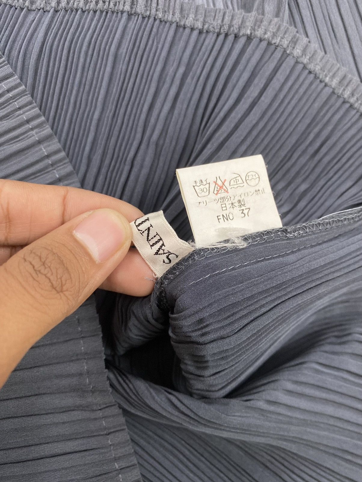 Issey Miyake 2000s Issey Miyake SaintGrace Pleats Dark Gray Long Sleeve Size M / US 6-8 / IT 42-44 - 6 Thumbnail