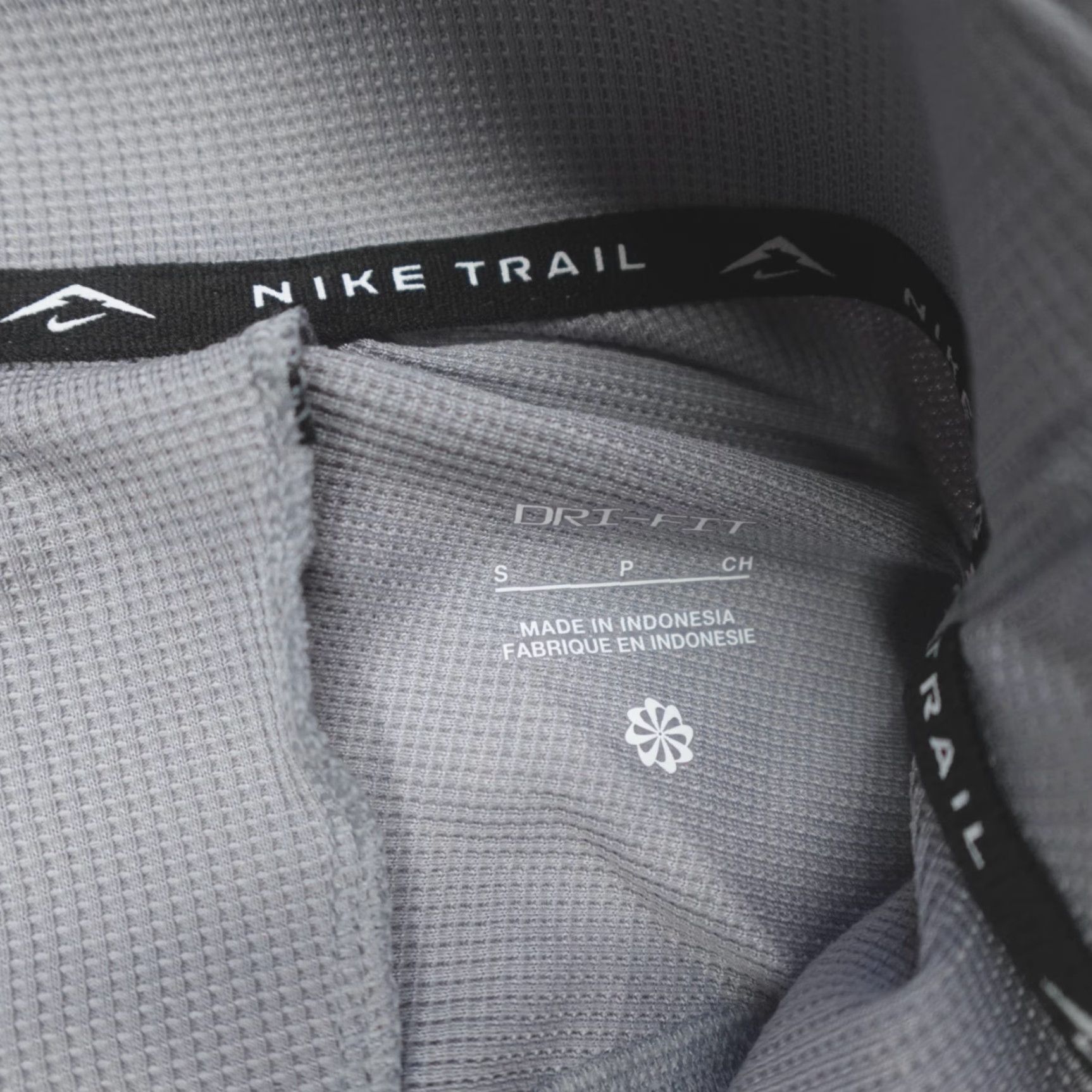 Nike Nike Dri-FIT 1/2-Zip Men's Size S Mid Layer Grey Running Top FV9994 078 Size US S / EU 44-46 / 1 - 3 Thumbnail