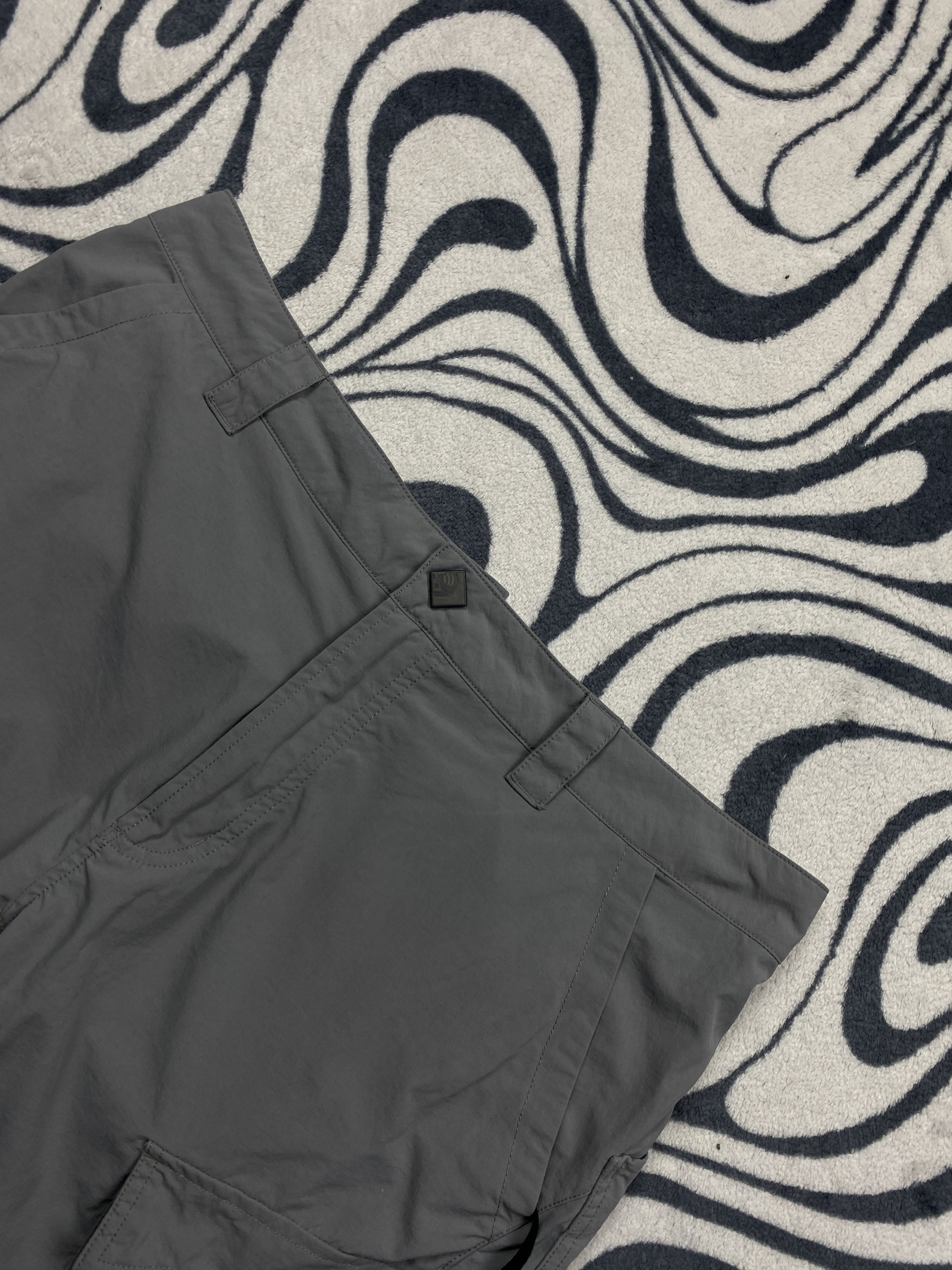 Mountain Hardwear × Vintage Mountain Hardwear Vintage Outdoor Cargo Shorts Size US 34 / EU 50 - 2 Thumbnail