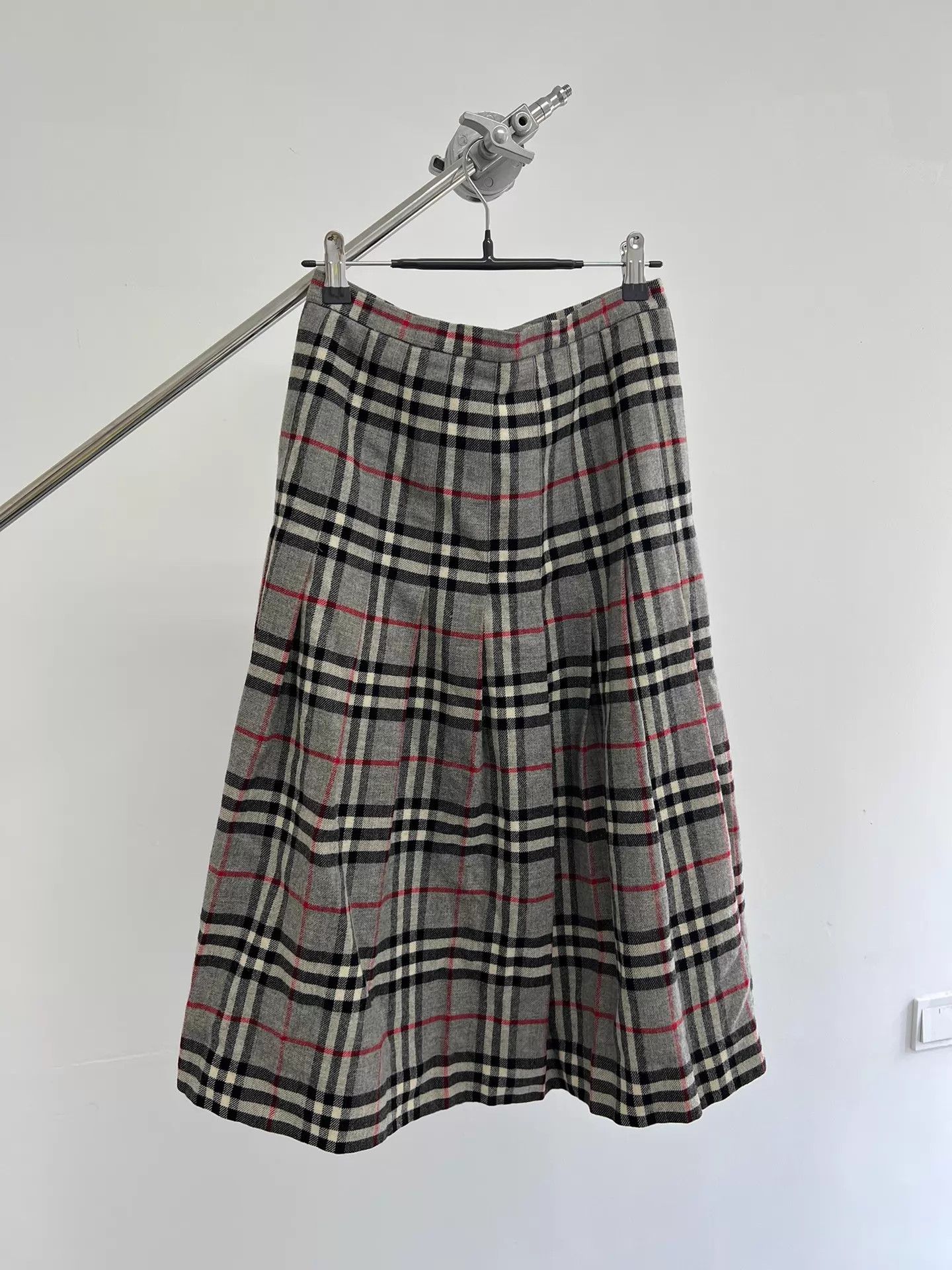 Burberry Burberry Vintage Wool Skirt S 34W70L Size 26" / US 2 / IT 38 - 2 Thumbnail