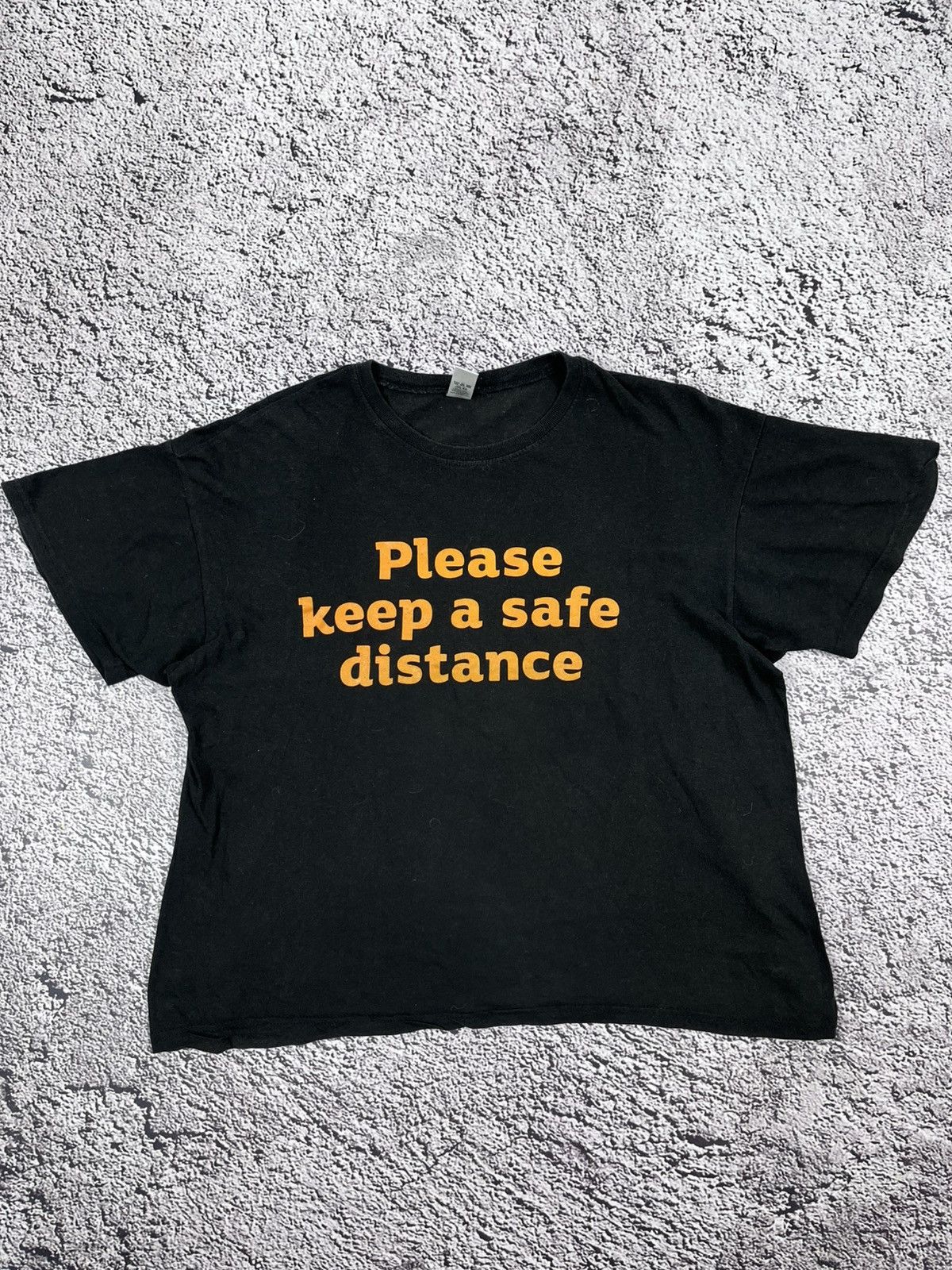 Vintage Vintage Humor Keep Distance T Shirt Streetwear Size M Size M / US 6-8 / IT 42-44 - 1 Thumbnail