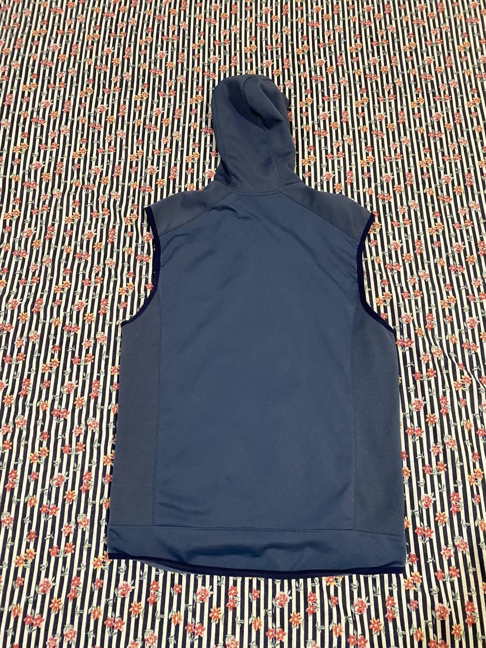 Nike Vintage NIKE Swoosh Logo Hoodies Vest STREETWEAR Size US M / EU 48-50 / 2 - 7 Thumbnail