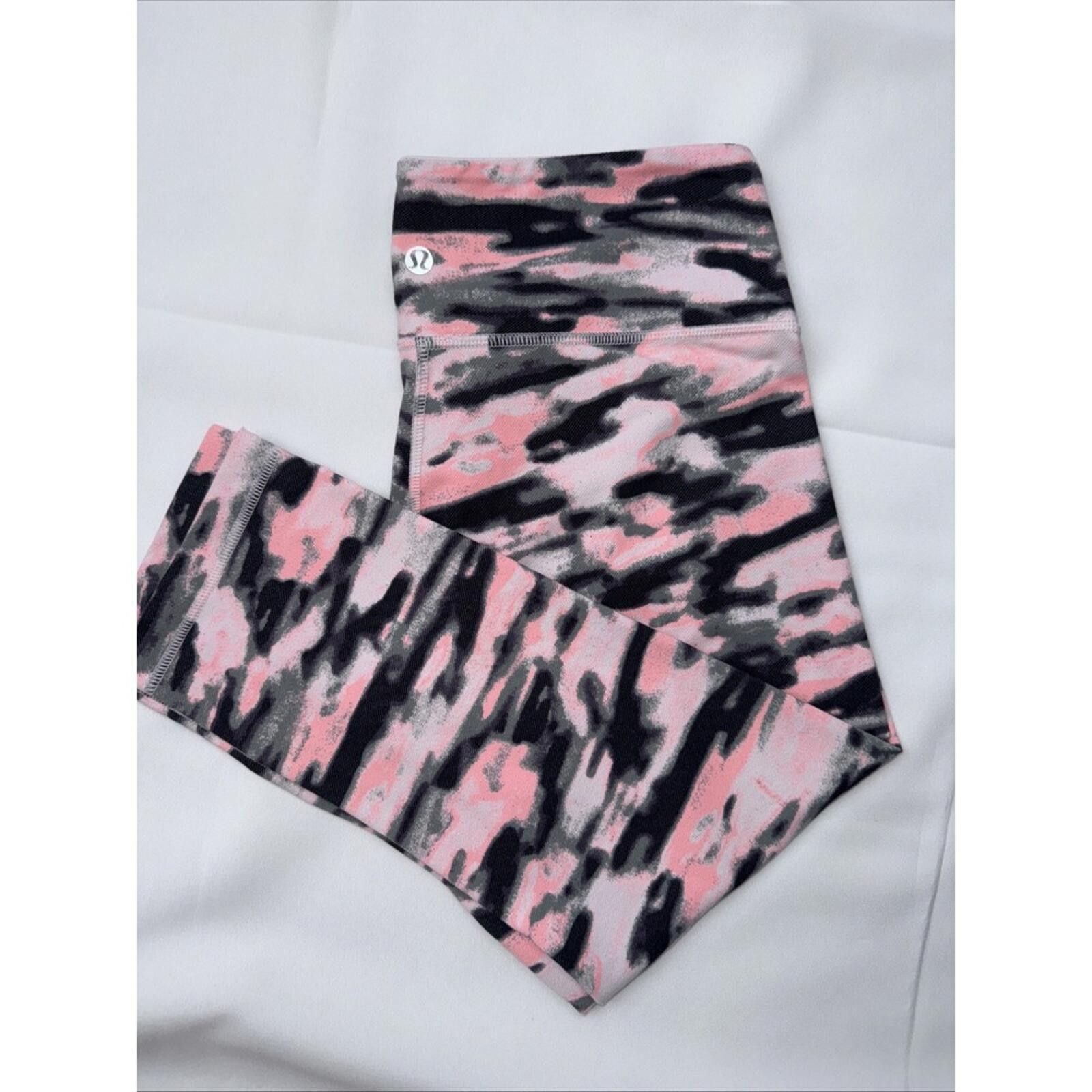 Lululemon Lululemon Pink Black Gray Camo Leggings Size 30" / US 8 / IT 44 - 1 Thumbnail