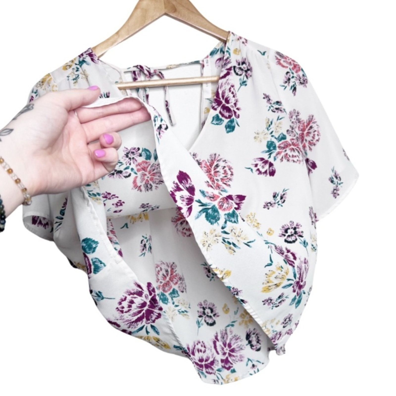 Other Lush Women's Floral V-Cut Front Flowy Boho Cropped Blouse Size S / US 4 / IT 40 - 4 Thumbnail