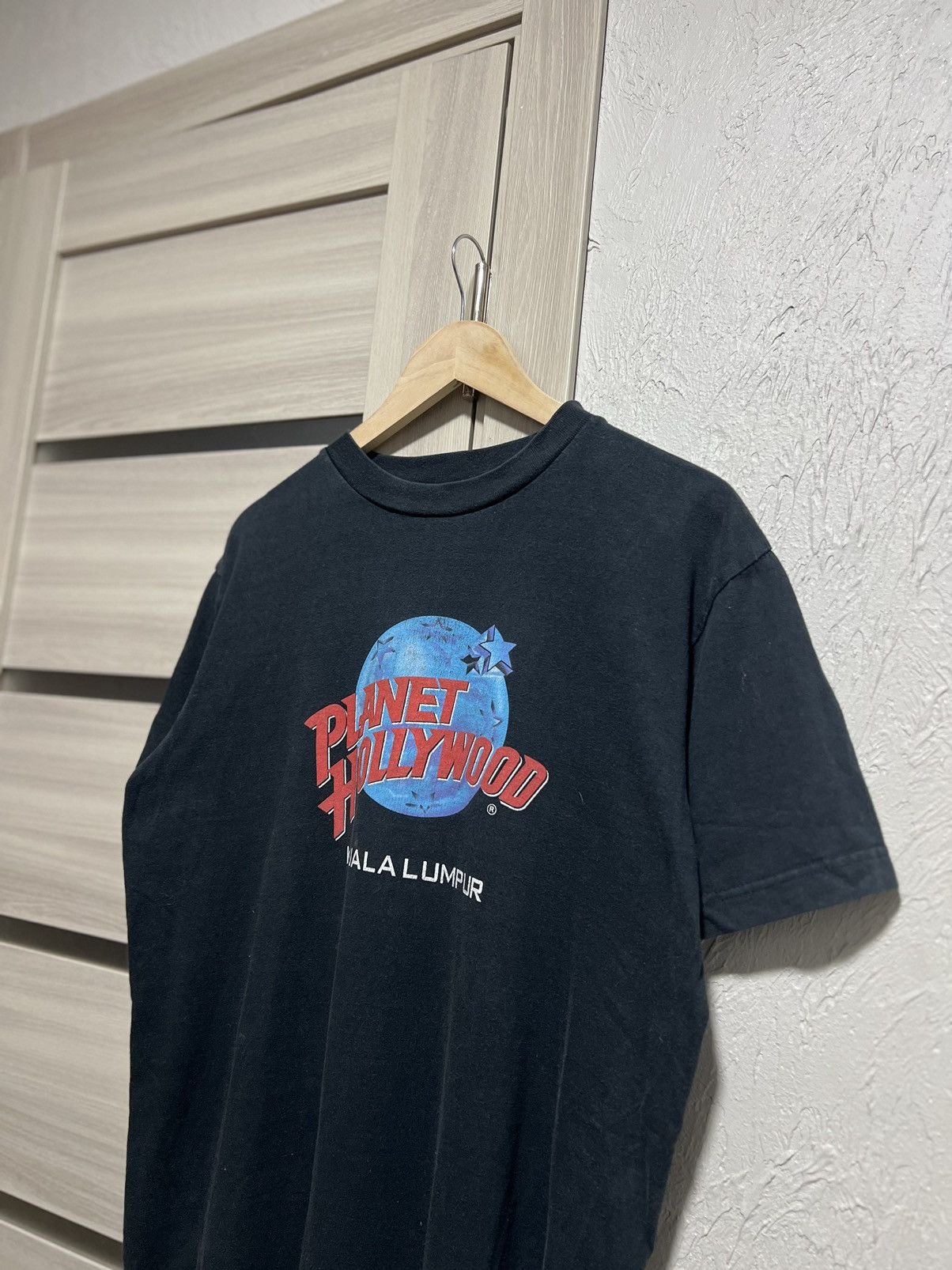 Band Tees Planet Hollywood KUALALUMPUR Logo T-Shirt L 90s Streetwear Size US L / EU 52-54 / 3 - 4 Thumbnail