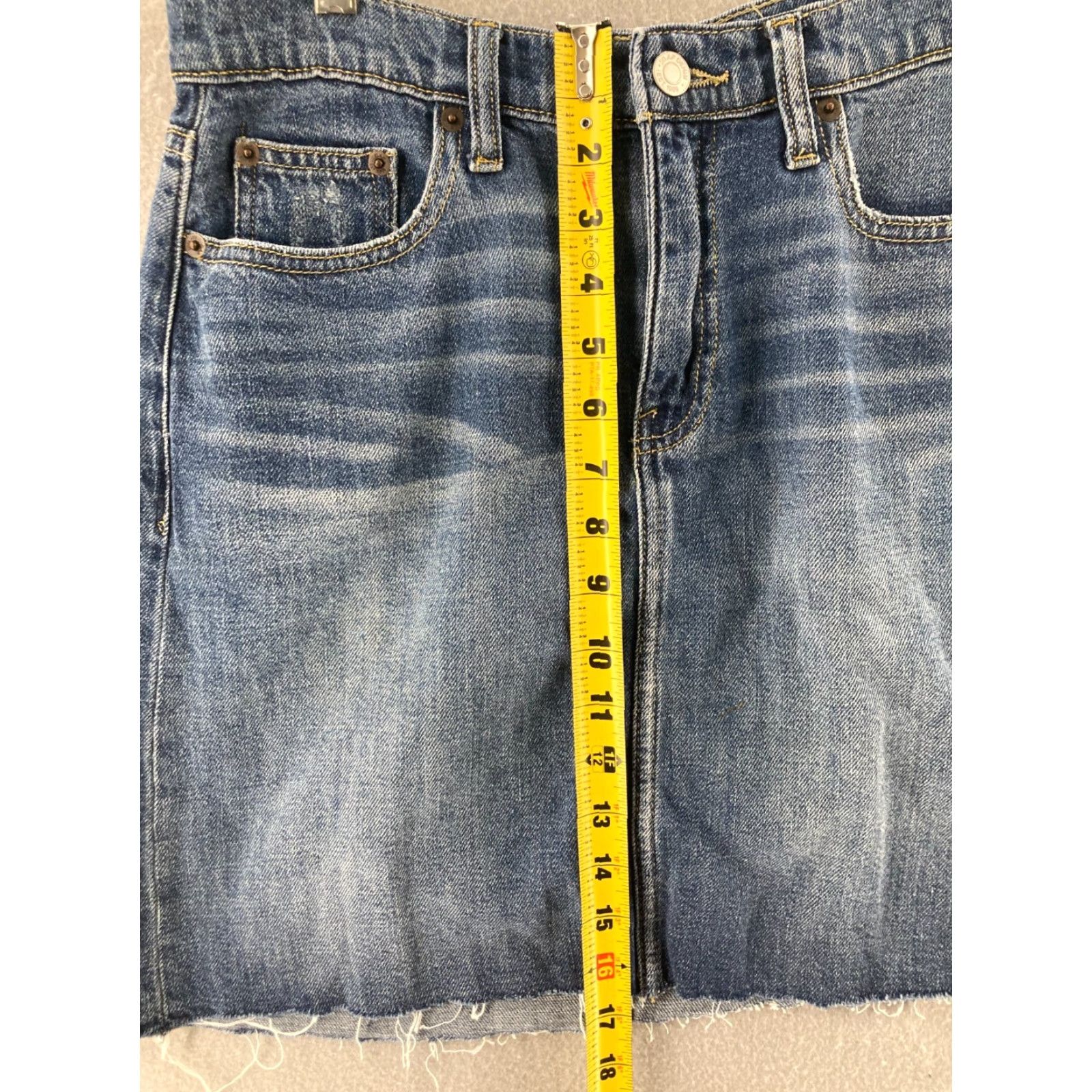 Gap Gap 1969 Jean Skirt Womens 27 Blue Denim Pockets Mid Rise Cotton Cotton Denim Short A-Line casual Skirt Womens 27 Blue Gap 1969 Jeans Skirt Size 27" / US 4 / IT 40 - 4 Thumbnail