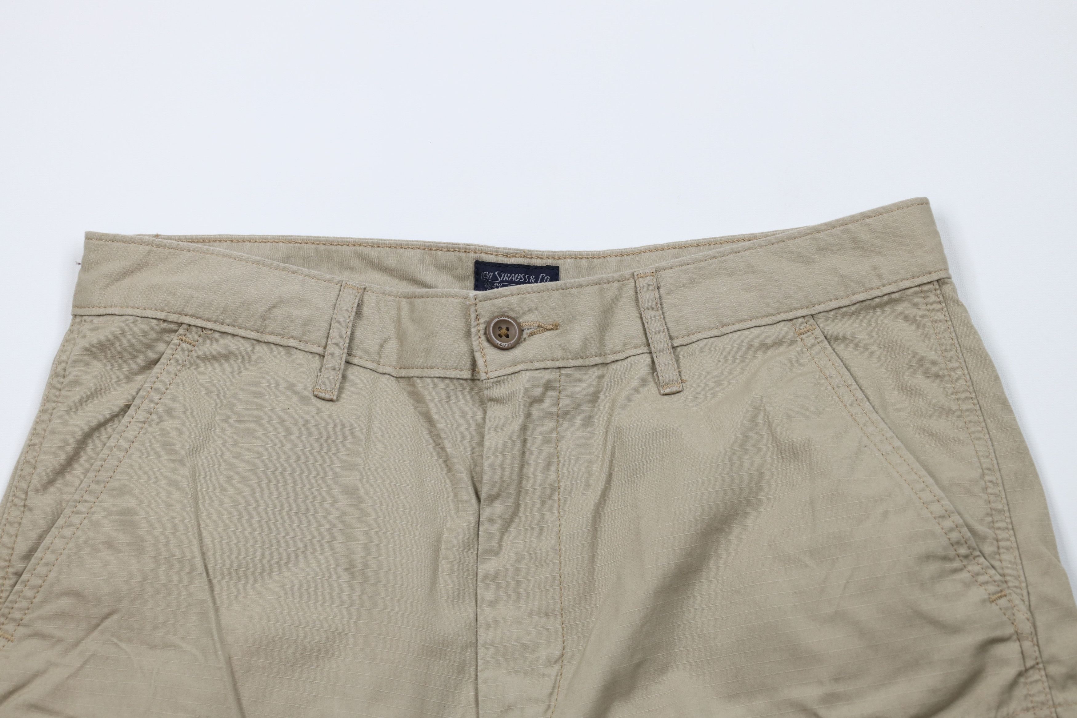 Levi's × Vintage Vintage Y2K Levis Relaxed Fit Cargo Shorts Beige Cotton Size US 32 / EU 48 - 2 Thumbnail