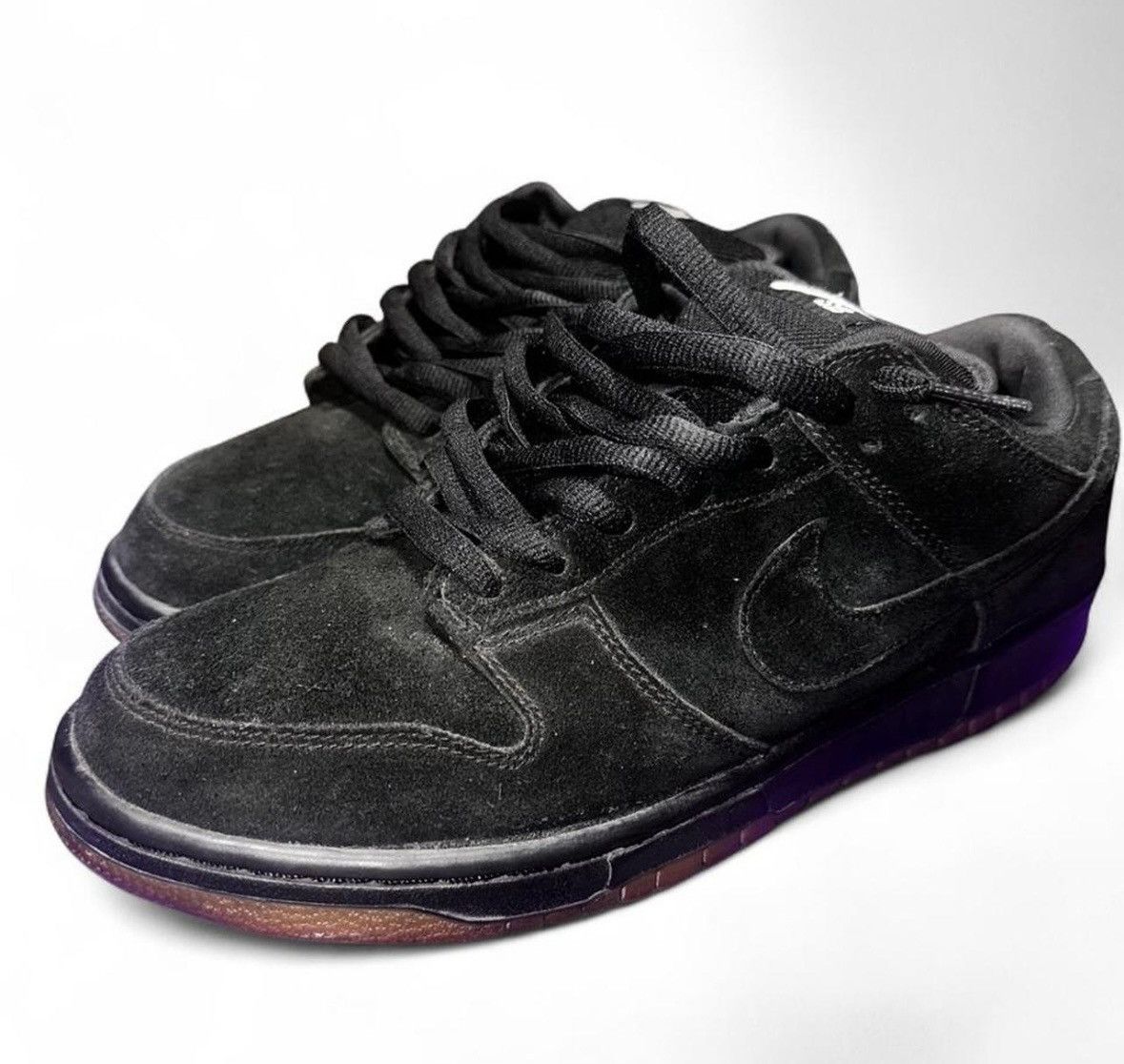 Nike 🔥 Rare Nike SB Dunk Low Pro Black Gum Suede 2006 Size US 9.5 / EU 42-43 - 2 Thumbnail