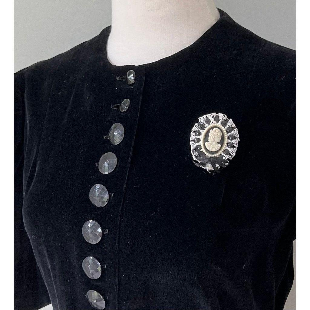 Vintage Womens Vintage Black& Ivory Victorian Style Cameo Brooch Pin Size ONE SIZE - 3 Thumbnail