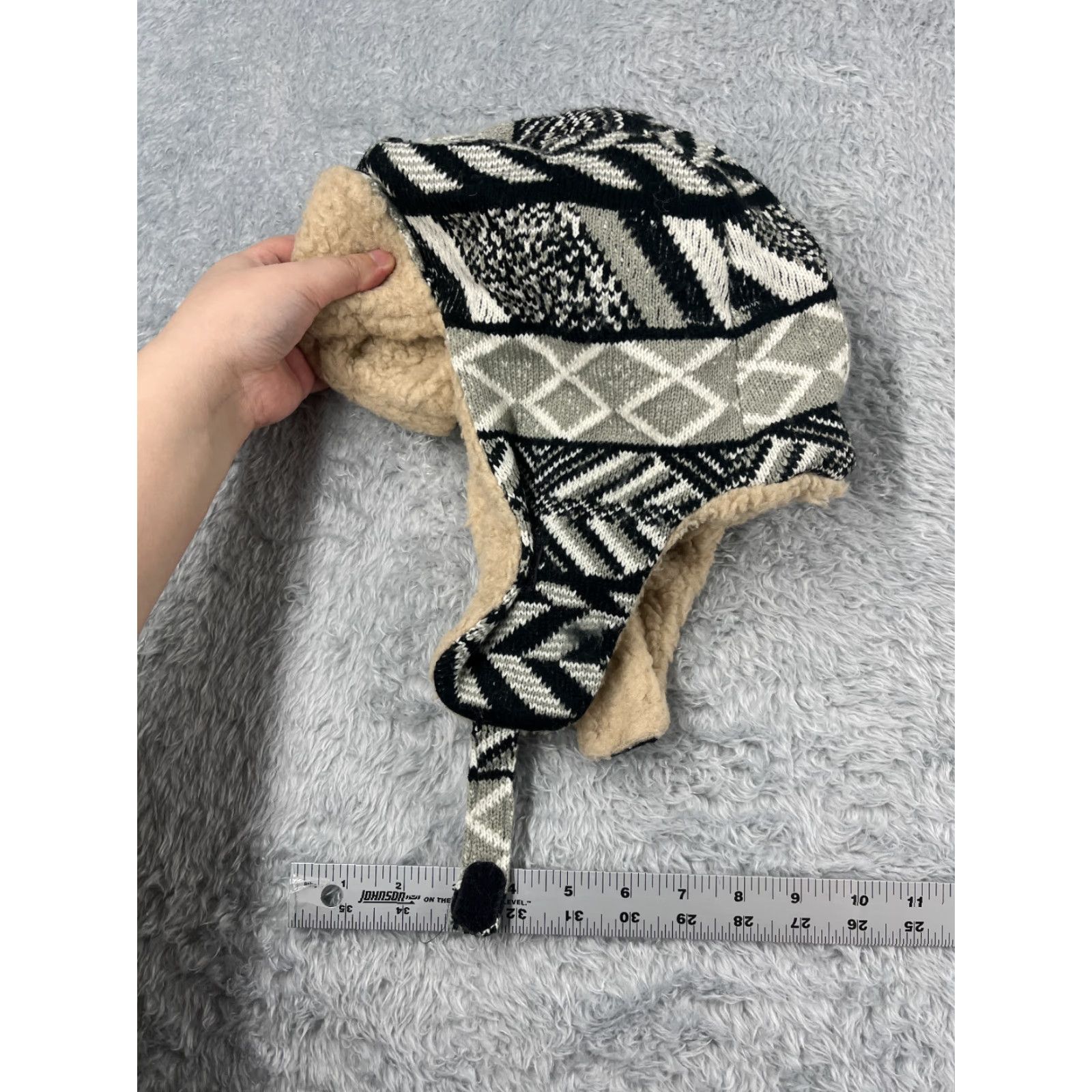 Vintage Deena & Ozzy Beanie Toque Womens One Size Black Geometric Acrylic Ear Flap Knit Hat Women Size ONE SIZE - 4 Thumbnail