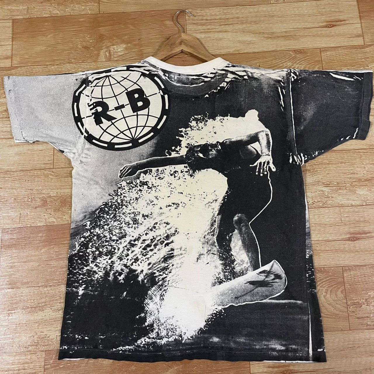Vintage Vintage Rare Surfing All Over Print Tee Size US L / EU 52-54 / 3 - 3 Thumbnail