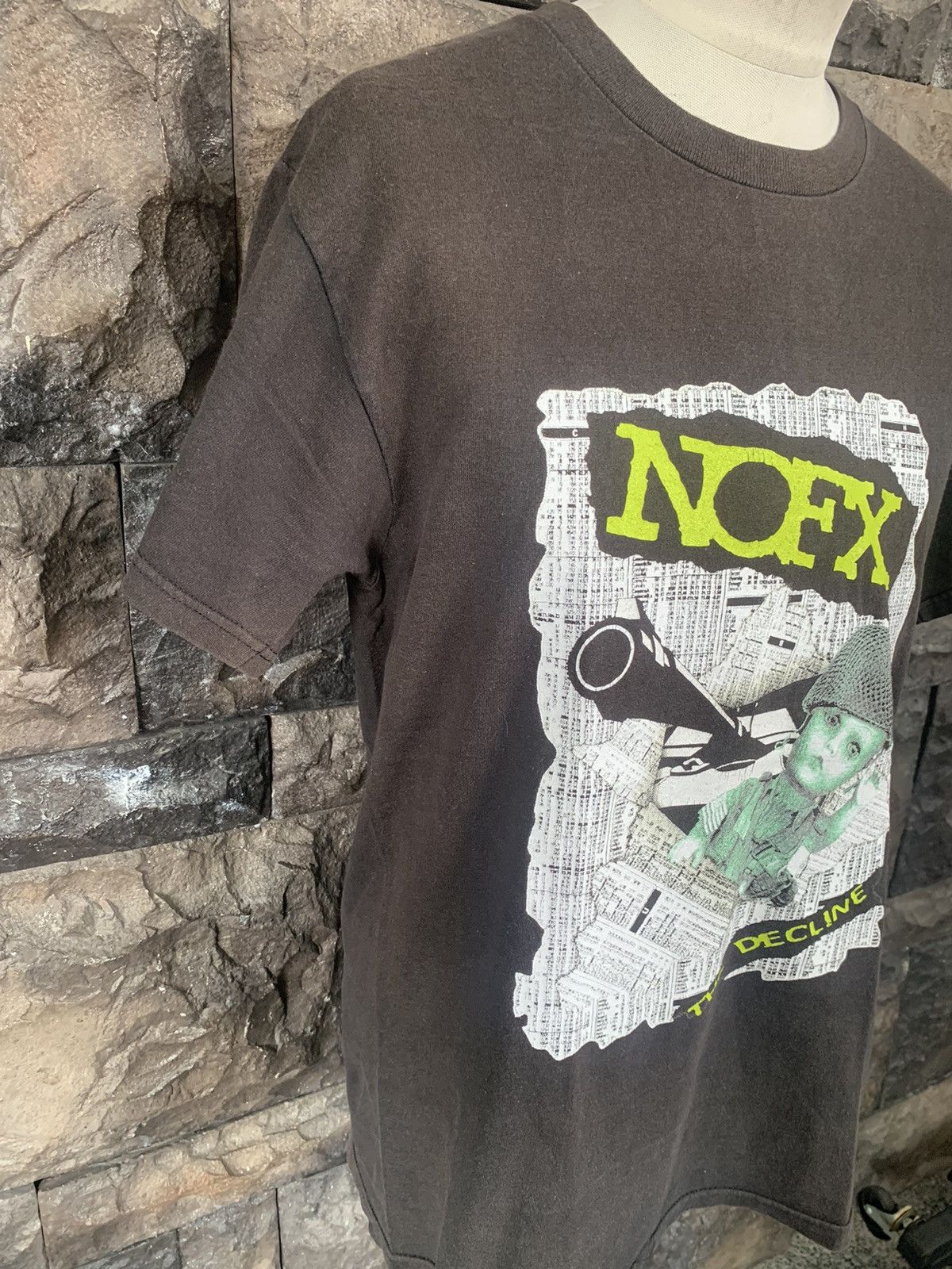 Band Tees × Vintage Vintage 2000 NOFX The Decline Rock Band T shirt Size US M / EU 48-50 / 2 - 4 Thumbnail