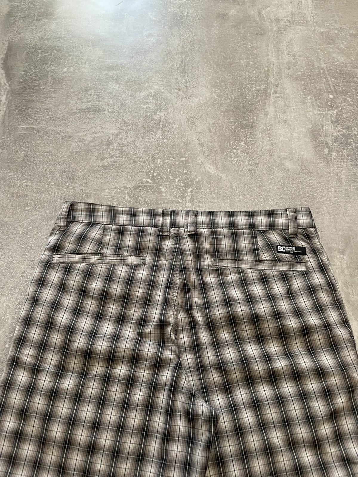DC × Vintage Vintage DC Shoes Skateboarding Checkered Shorts Size S Size US 30 / EU 46 - 11 Thumbnail