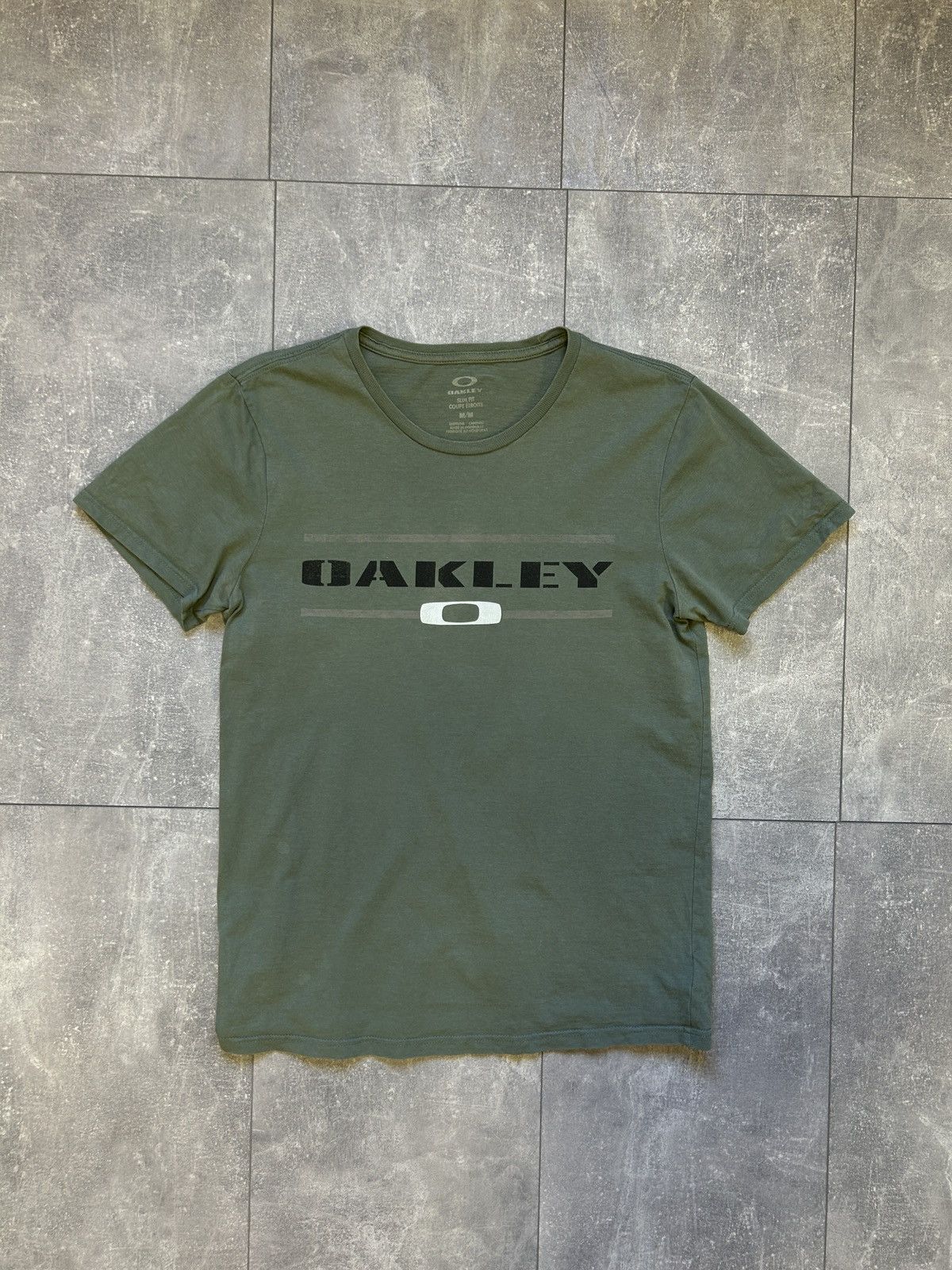 Japanese Brand Mens Vintage Oakley T Shirt centre logo y2k rare streetwear Size US M / EU 48-50 / 2 - 11 Thumbnail