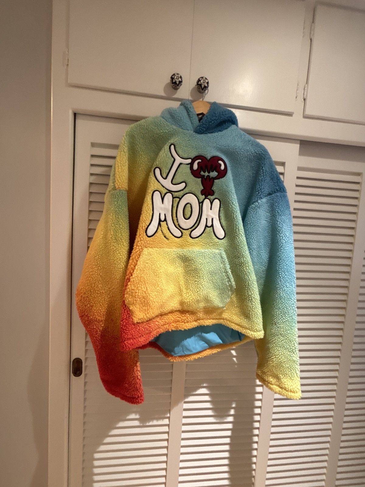 Other Wntd apparel I love mom rainbow hoodie medium Size US M / EU 48-50 / 2 - 1 Thumbnail