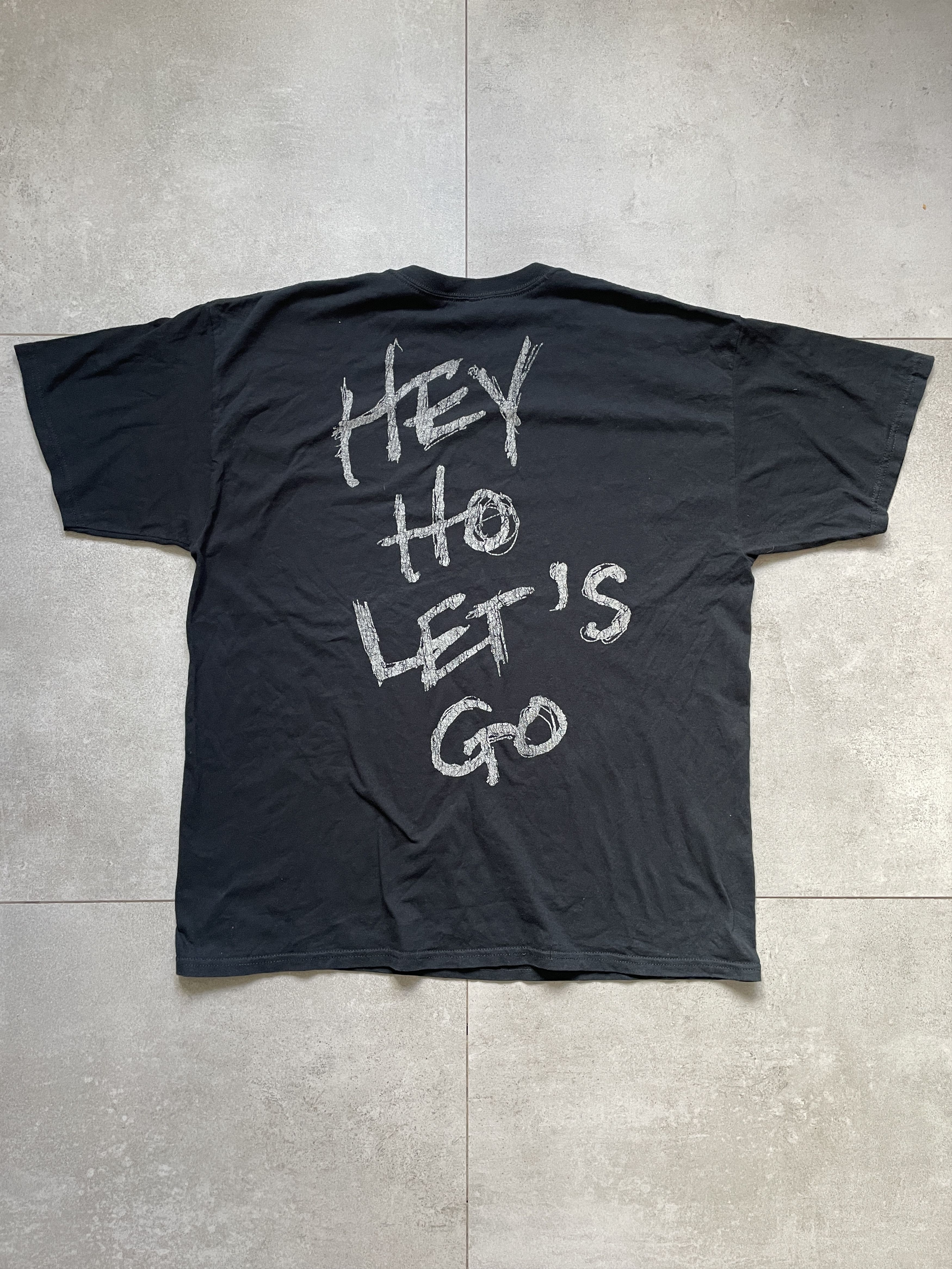 Band Tees Y2K RAMONES 2005 1234 HEY HO BLACK WASHED ROCK GRUNGE TEE Size US XL / EU 56 / 4 - 2 Thumbnail