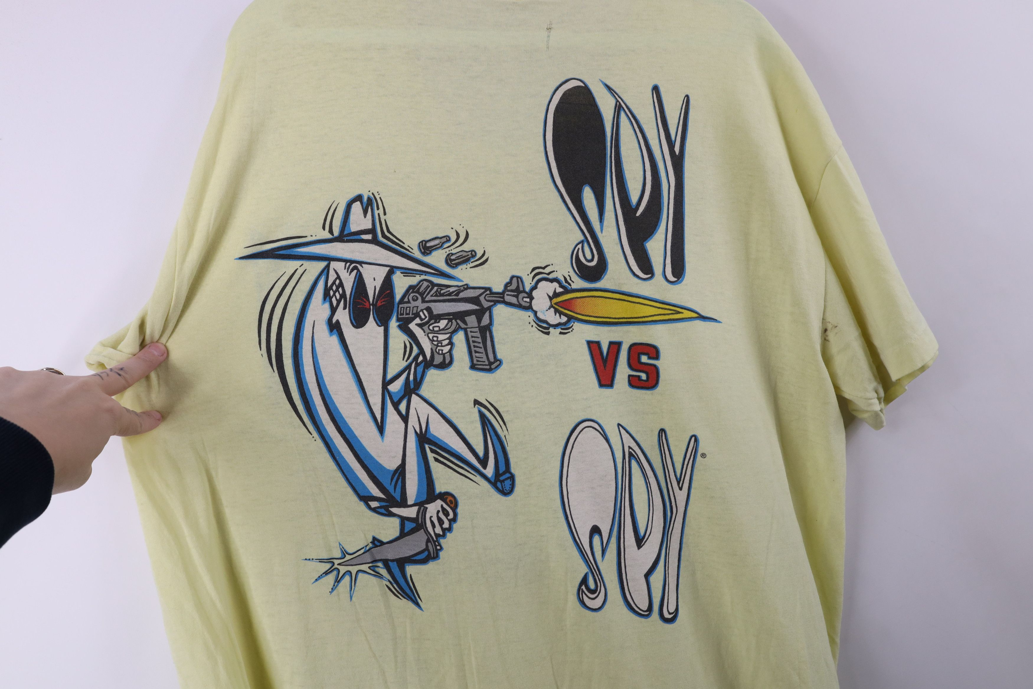 Vintage Vintage 80s Mad Magazine Spell Spy vs Spy T-Shirt Yellow USA Size US XL / EU 56 / 4 - 14 Thumbnail