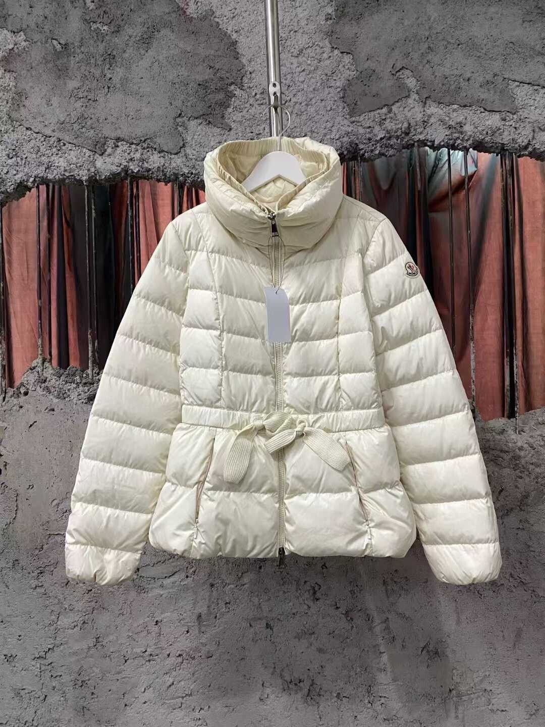Moncler moncler cream belt puffer jacket Size S / US 4 / IT 40 - 1 Thumbnail