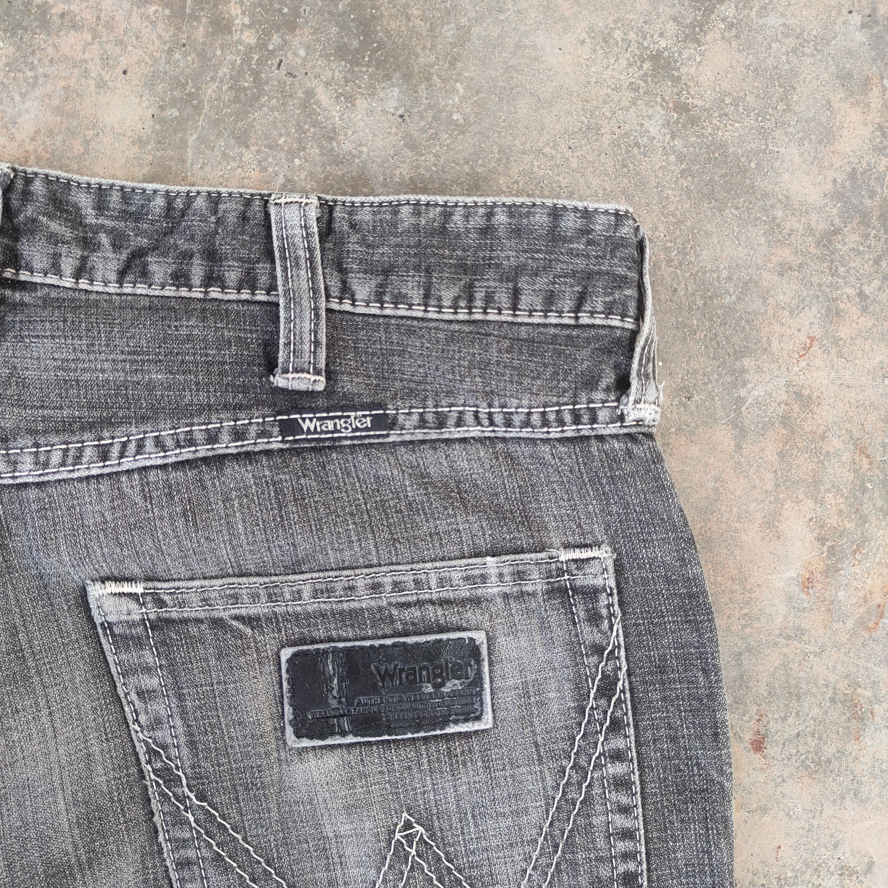 Wrangler W31 VINTAGE WRANGLER FLARE FADED DISTRESSED JEANS PANTS Size US 31 - 11 Thumbnail