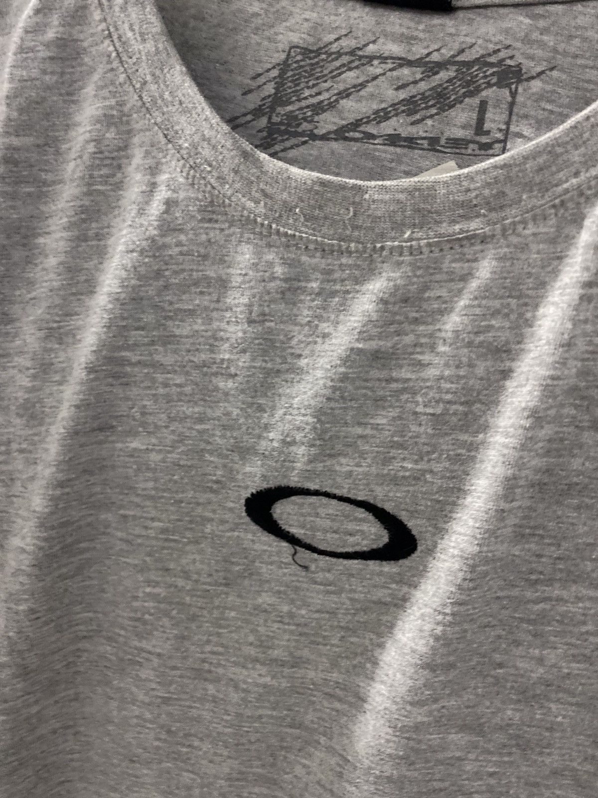 Oakley 💸NEED GONE💸Vintage oakley center logo heather grey tee Size US L / EU 52-54 / 3 - 3 Thumbnail