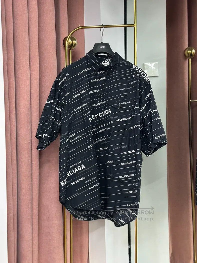 Balenciaga Balenciaga Short-sleeved shirt with full logo letters Size XS / US 0-2 / IT 36-38 - 1 Thumbnail