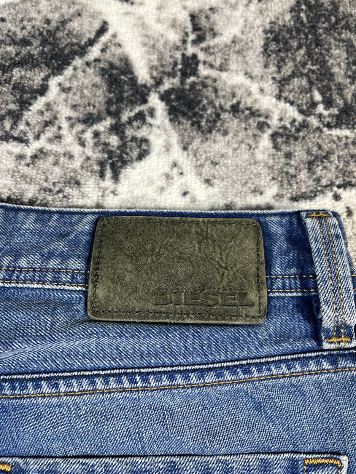 Diesel Diesel Larkee Regular Straight Jeans Tag 31 Fit 34 Size US 31 - 14 Thumbnail
