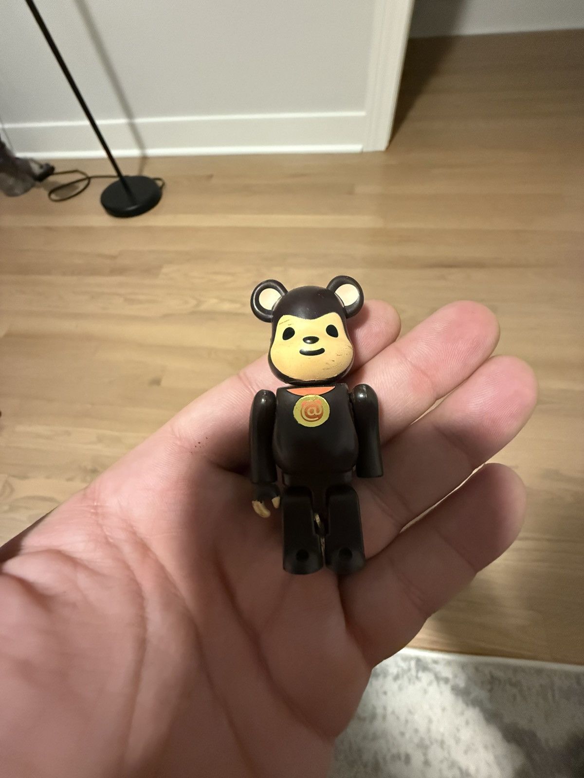 Medicom Toy Medicom 100% Be@rbrick (Missing Hand) Size ONE SIZE - 1 Thumbnail