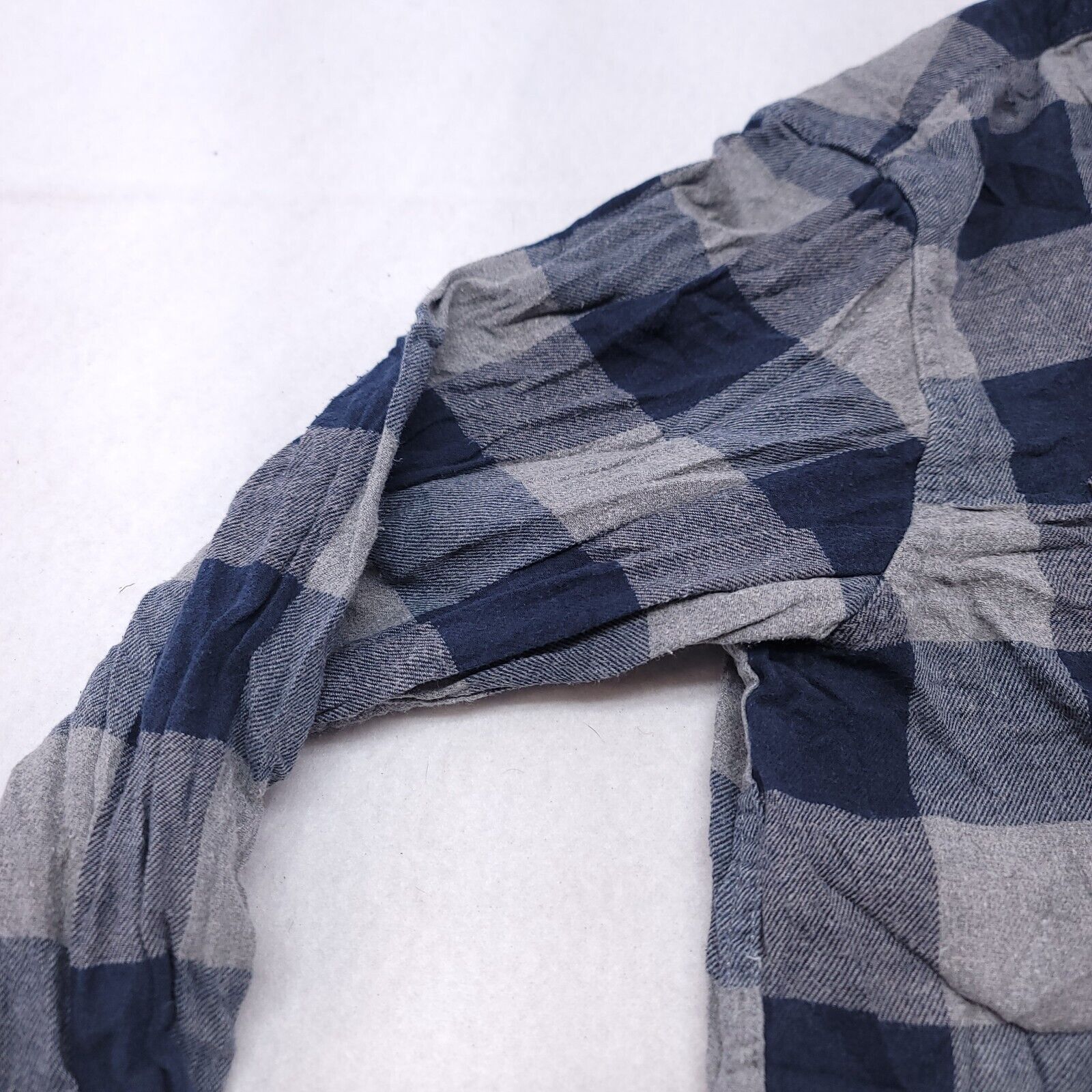 Old Navy Old Navy Buffalo Check Flannel Shirt Mens Size Large L Gray Size US L / EU 52-54 / 3 - 4 Thumbnail