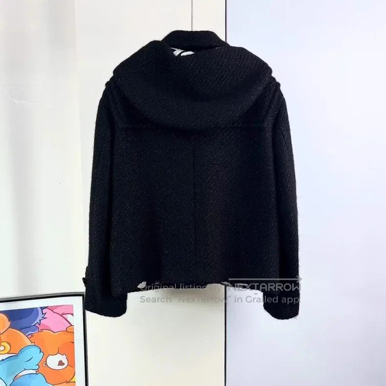Chanel Chanel 21B black tweed hooded horn button jacket Size M / US 6-8 / IT 42-44 - 2 Thumbnail
