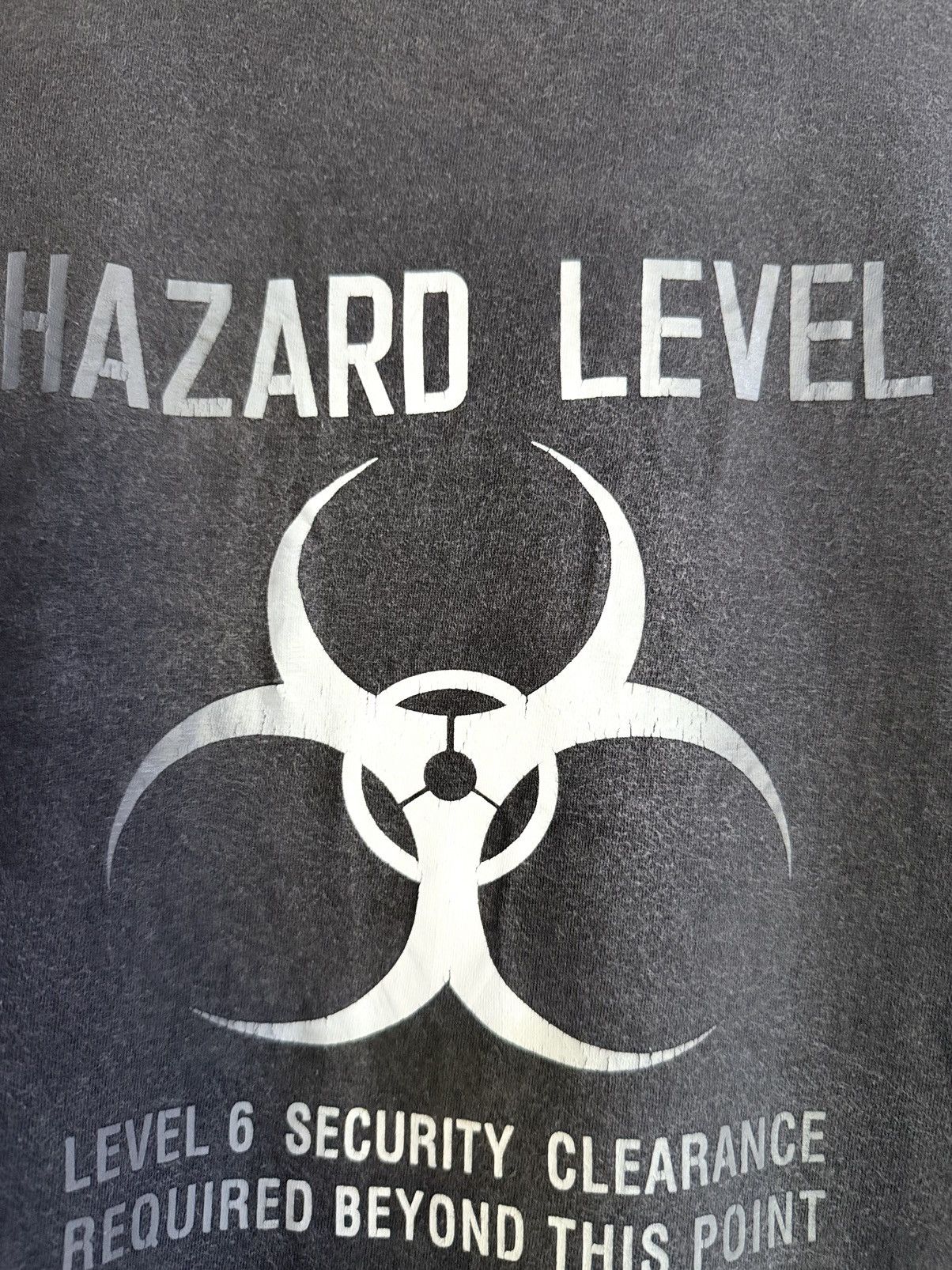 Army Of Me Thrashed Vintage 90s Biohazard Level 4 Army Navy Surplus Tee Size US XL / EU 56 / 4 - 4 Thumbnail