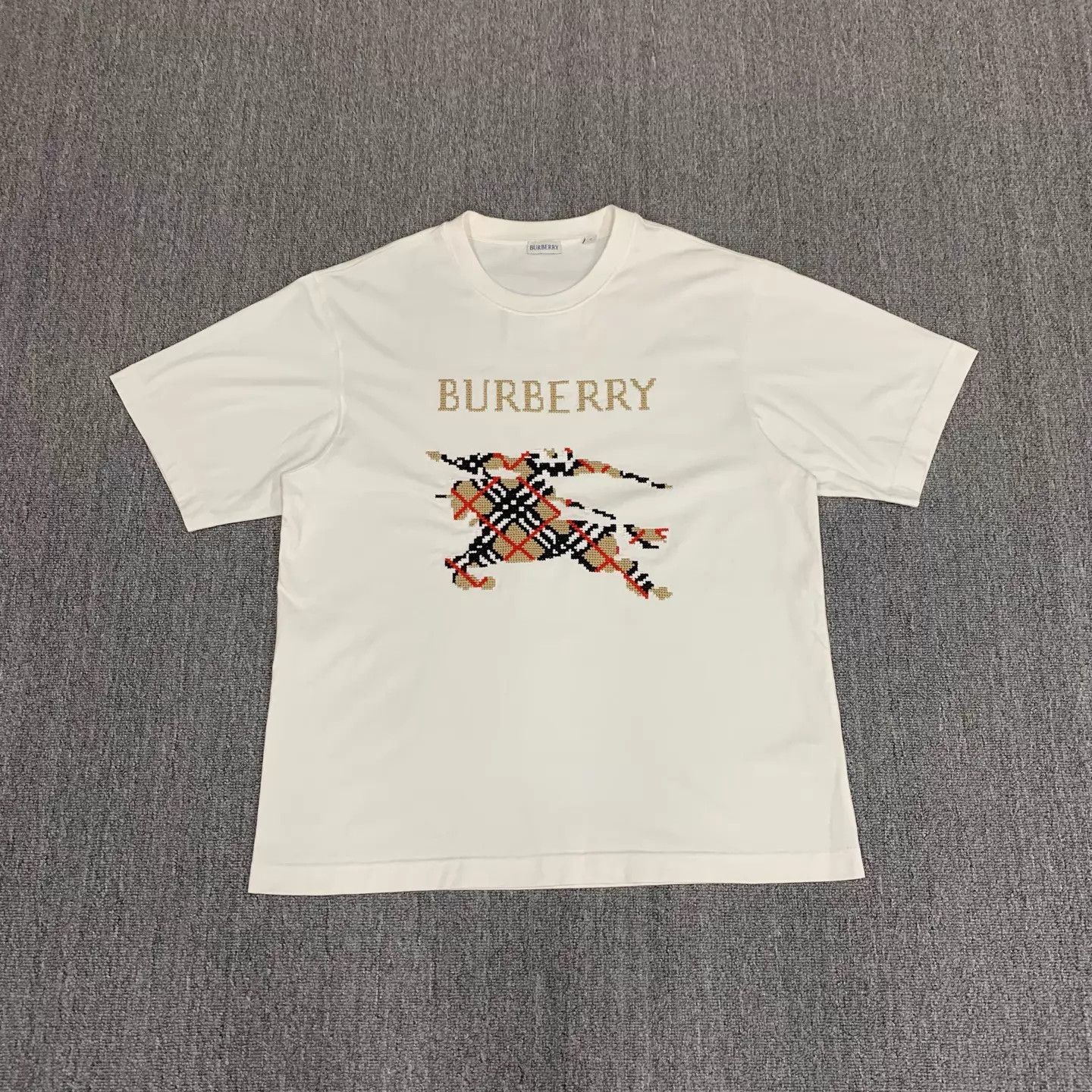 Burberry Burberry White Horseferry Embroidered SS XL 95 New Size US XL / EU 56 / 4 - 1 Thumbnail