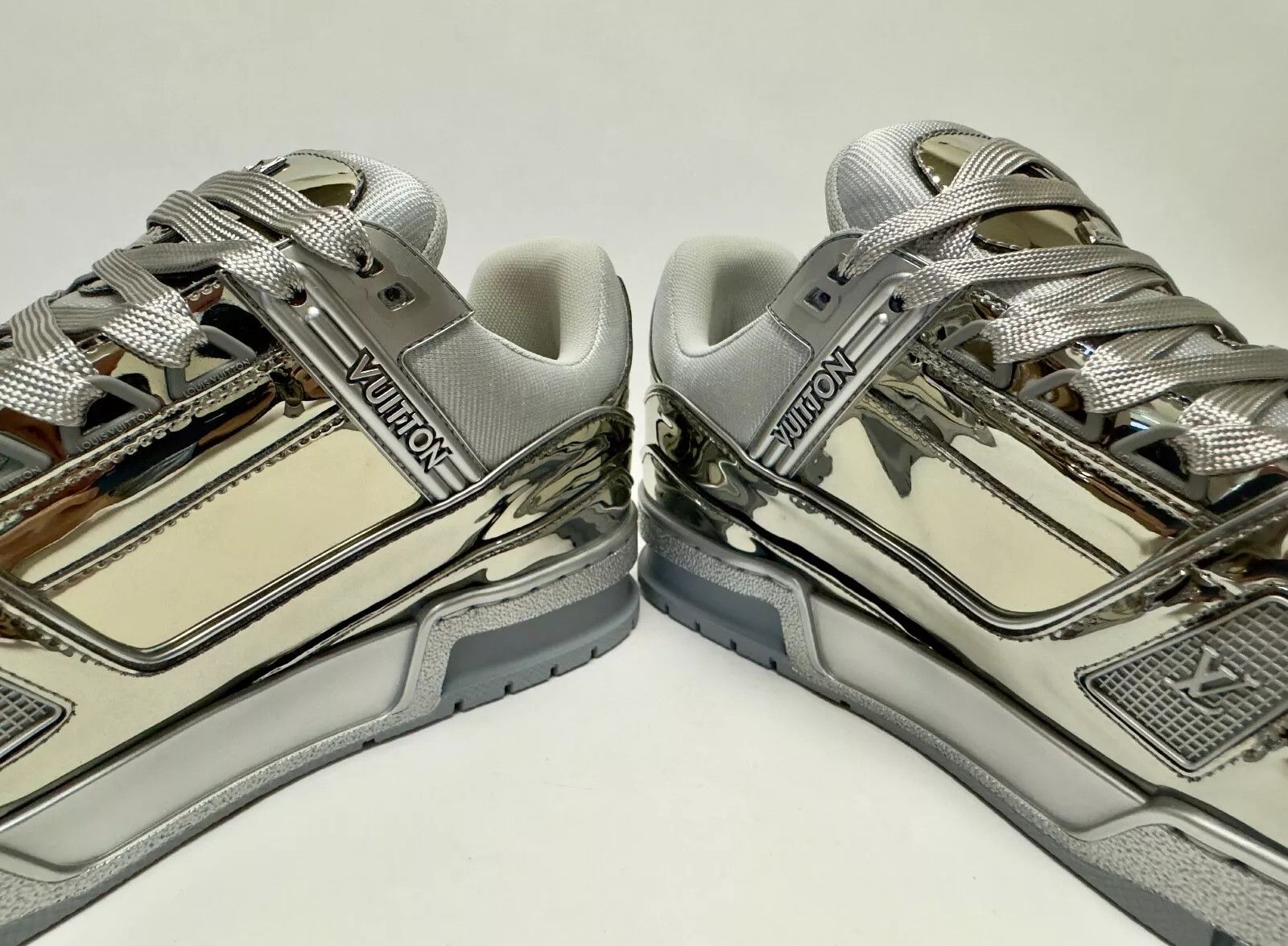 Louis vuitton fashion sneakers silver