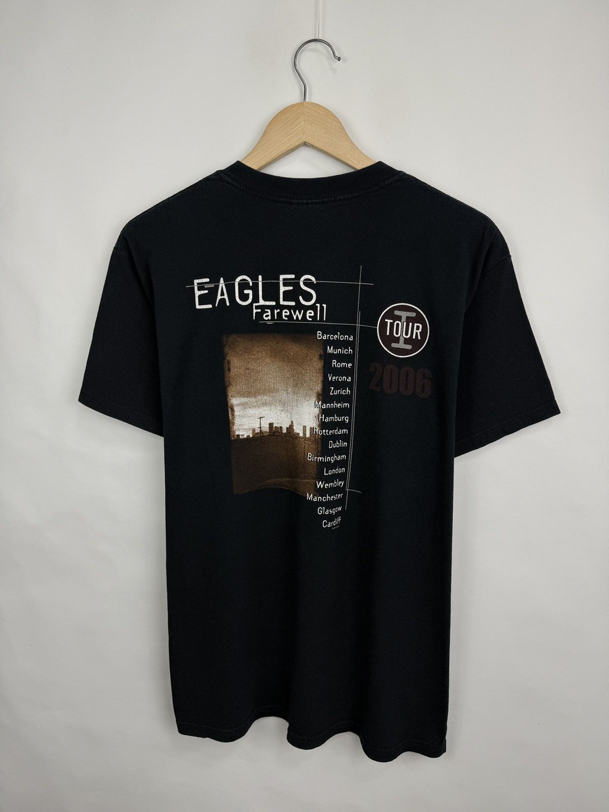 Gildan 🇺🇸 Vintage 2006 Eagles Farewell Tour T-Shirt Country Rock Size US M / EU 48-50 / 2 - 7 Thumbnail
