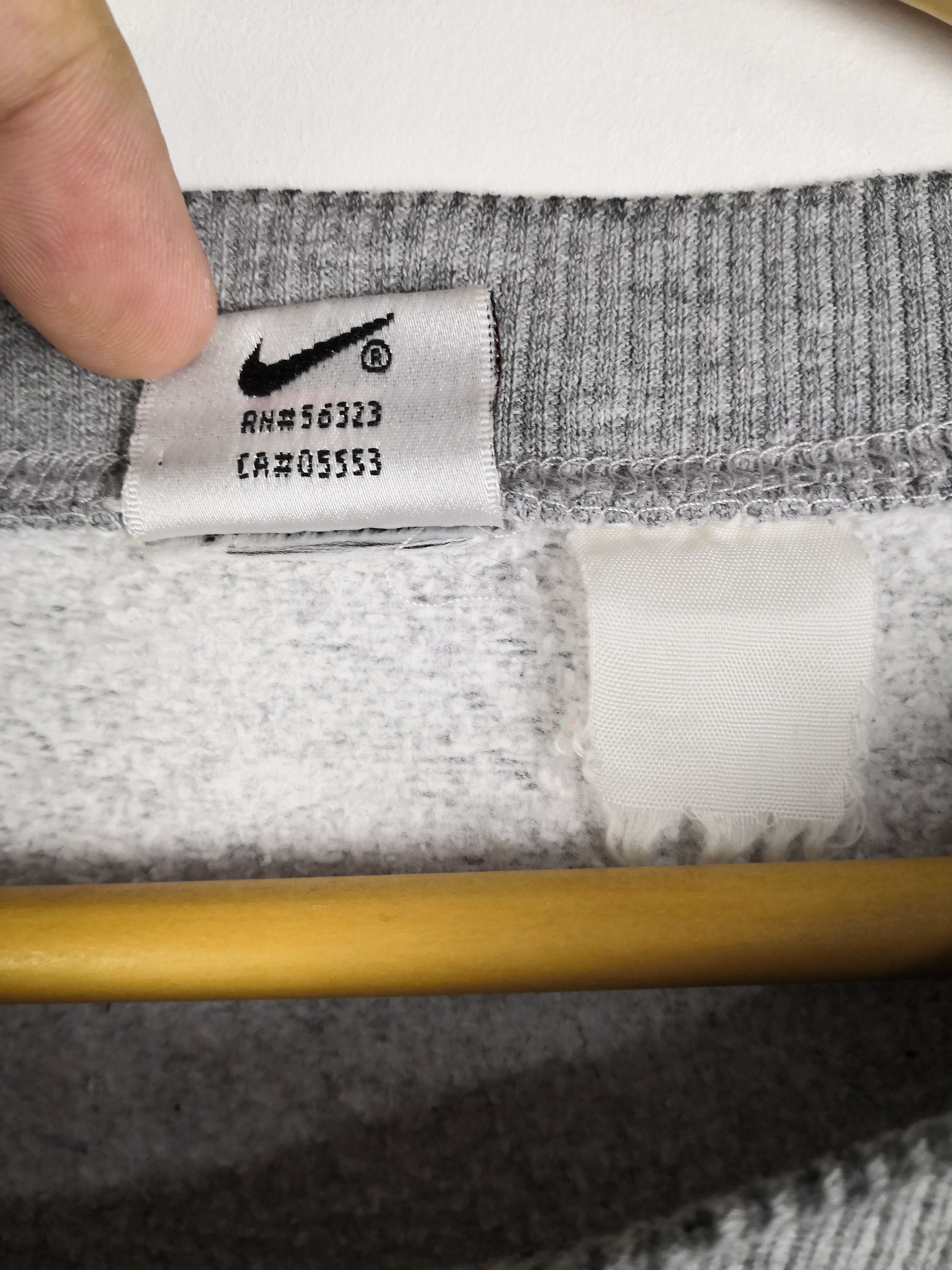 Nike Vintage 90s Nike Sweatshirt Embroidery Crew Neck Size US L / EU 52-54 / 3 - 5 Thumbnail