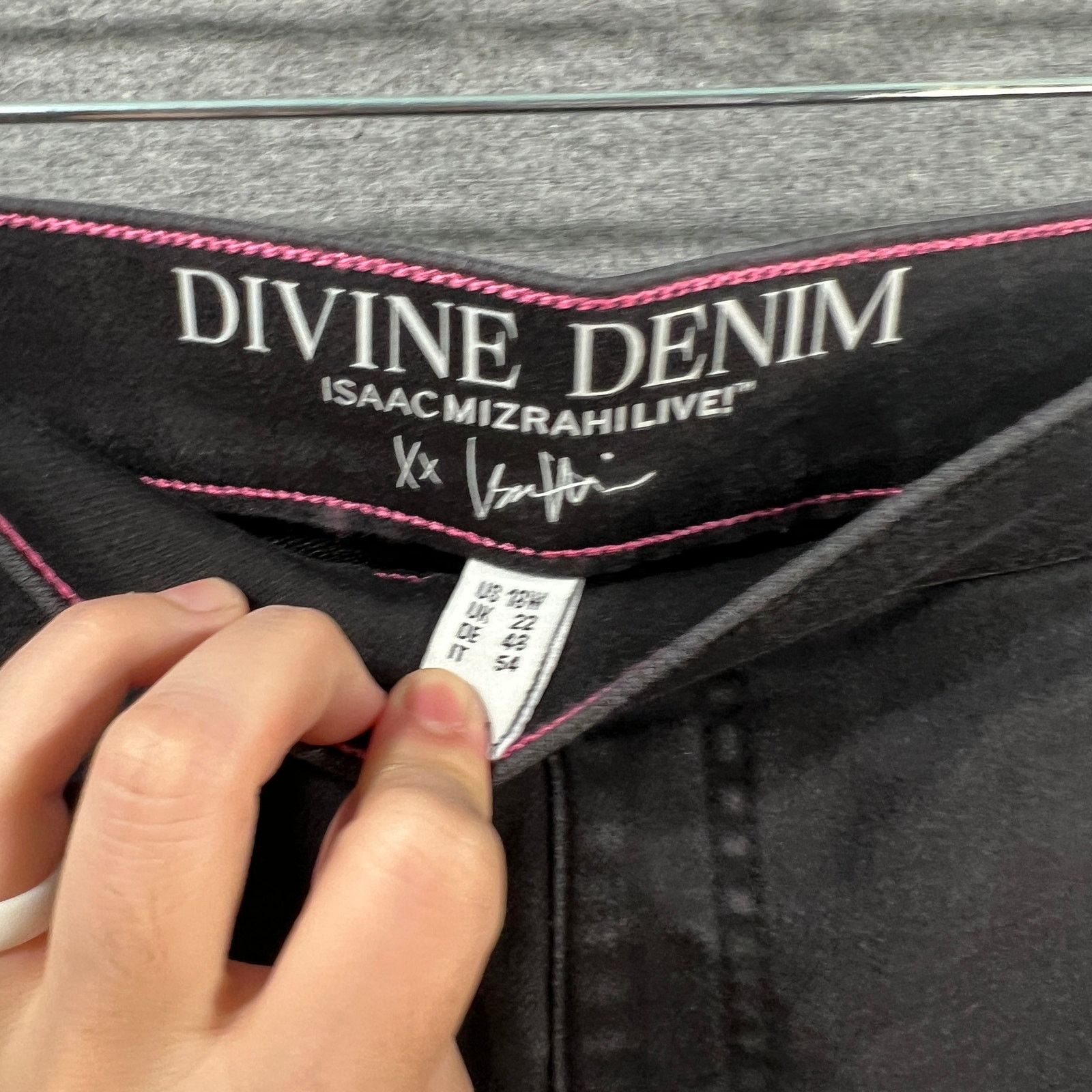 Other Isaac Mizrahi Live! Regular Black Divine Denim Crop Slim Size 40" / US 18 - 3 Thumbnail