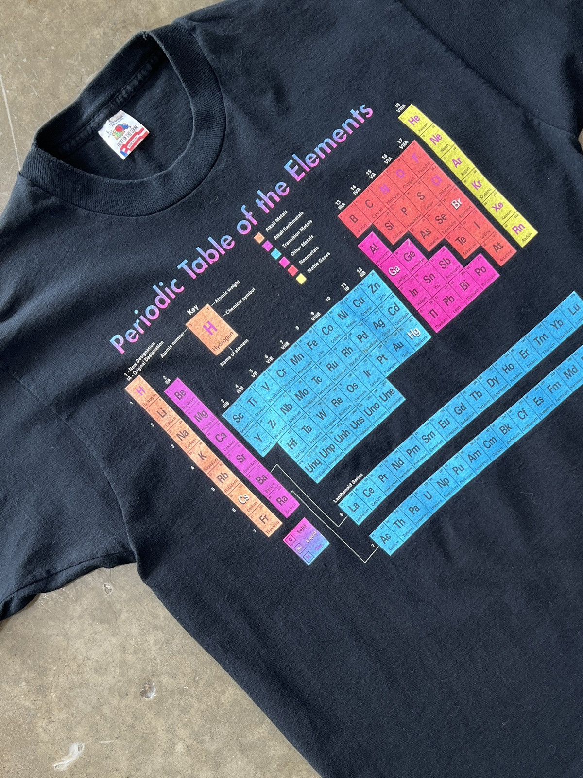 Vintage Vintage 1995 Periodic Table Elements Single Stitch Tee Large Size US L / EU 52-54 / 3 - 1 Thumbnail