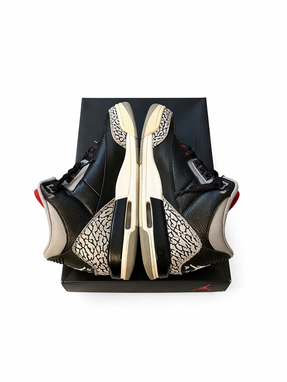 Jordan Brand Jordan 3 Retro Black Cement (2018) (GS) Size US 7 / IT 37 - 2 Thumbnail