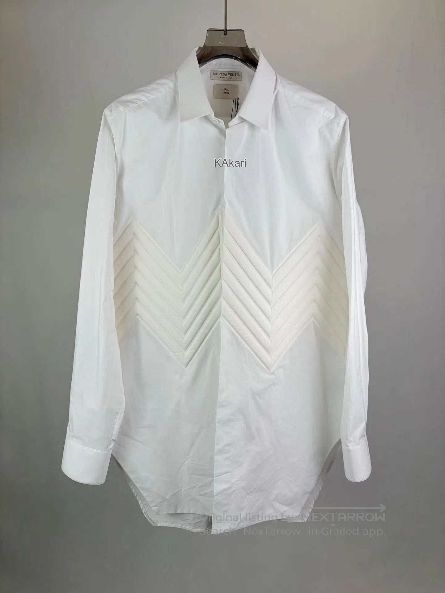 Bottega Veneta White Button. Size US XS / EU 42 / 0 - 1 Thumbnail