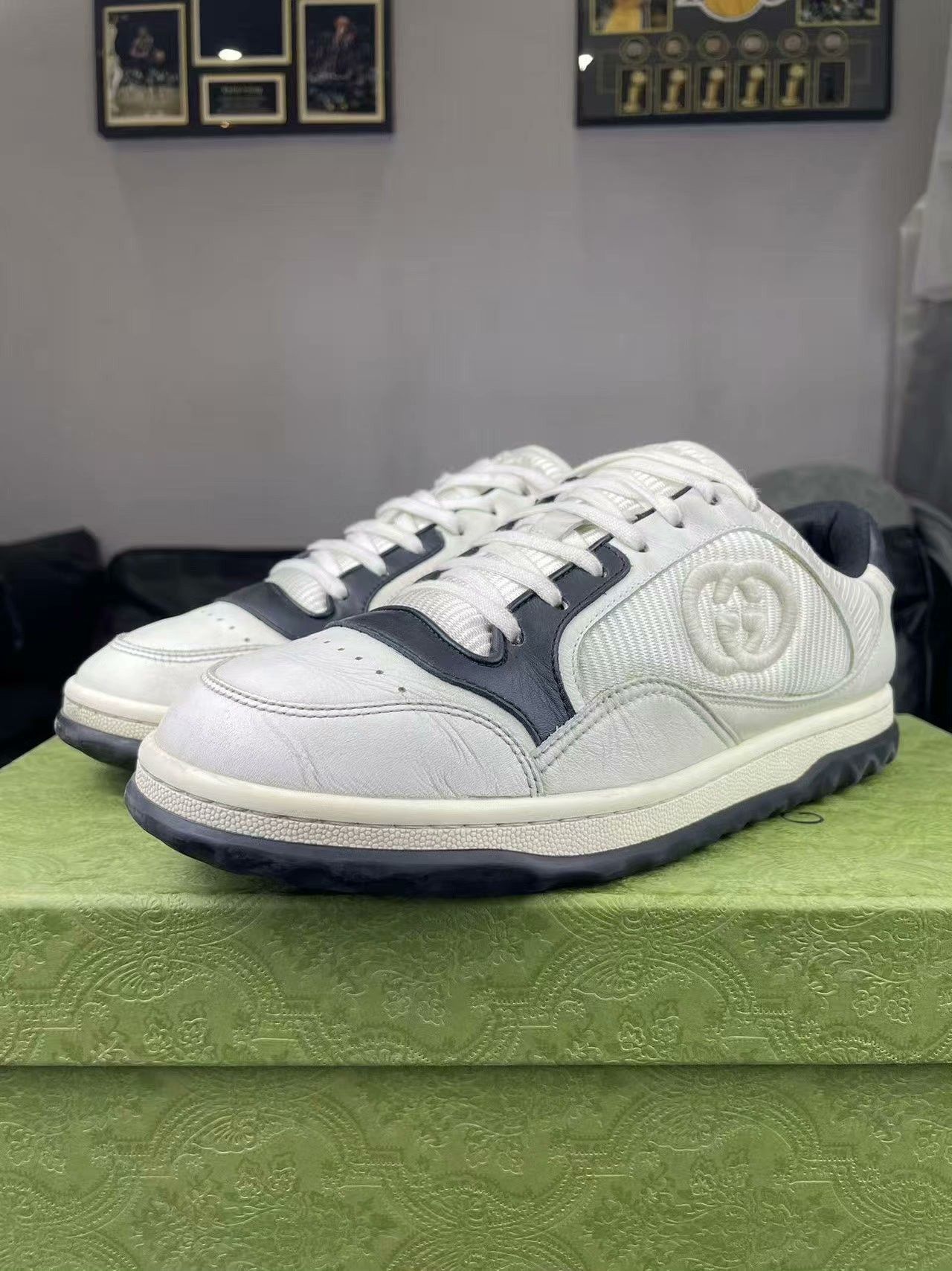 Gucci Gucci Distressed Black Lowtop Sneakers 40.5 Men Size US 8 / EU 41 - 1 Thumbnail