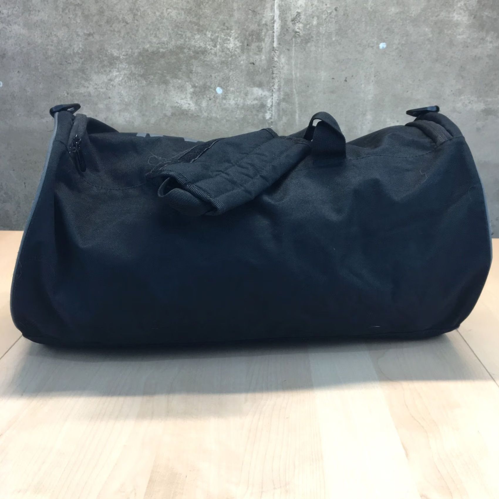 Jordan Brand Nike Jordan Duffle Bag Black Spellout 20" Duffel Carry On Overnight Travel Sports Mens Medium Size ONE SIZE - 4 Thumbnail
