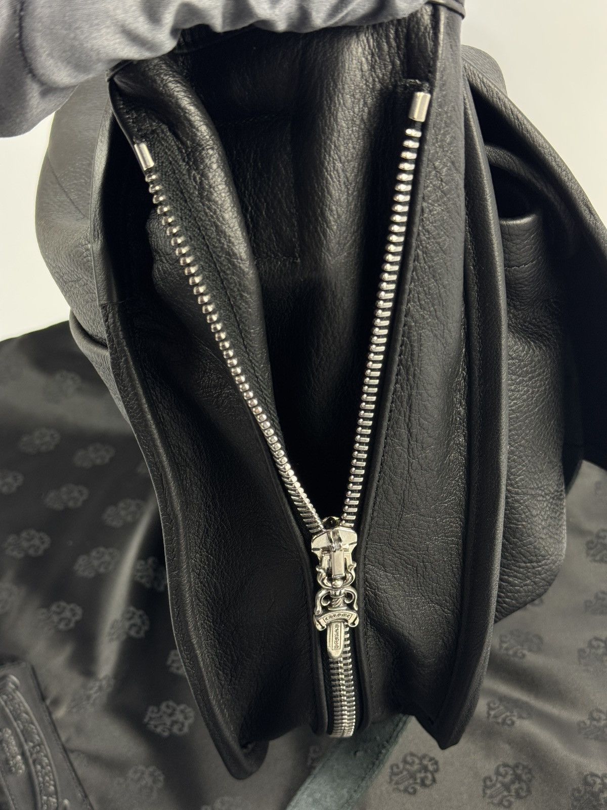 Chrome Hearts CROSS BODY GUNSLINGER MESSENGER BAG Size ONE SIZE - 9 Thumbnail