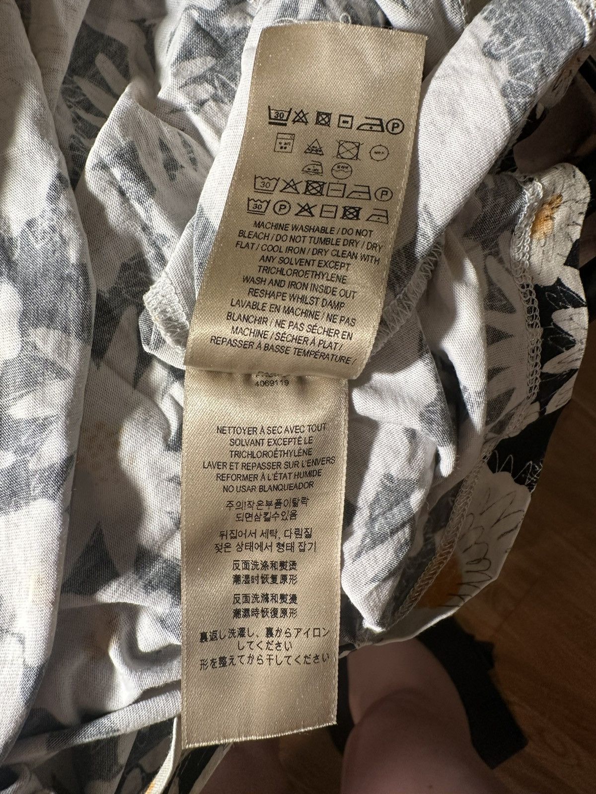 Burberry Burberry Daisy Print T-Shirt L, Portugal — Floral Allover Size US L / EU 52-54 / 3 - 5 Thumbnail