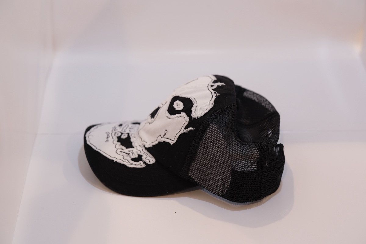 Misfits × Supreme In HAND SUPREME x Misfits hat SS26 - Black - White Size ONE SIZE - 5 Thumbnail