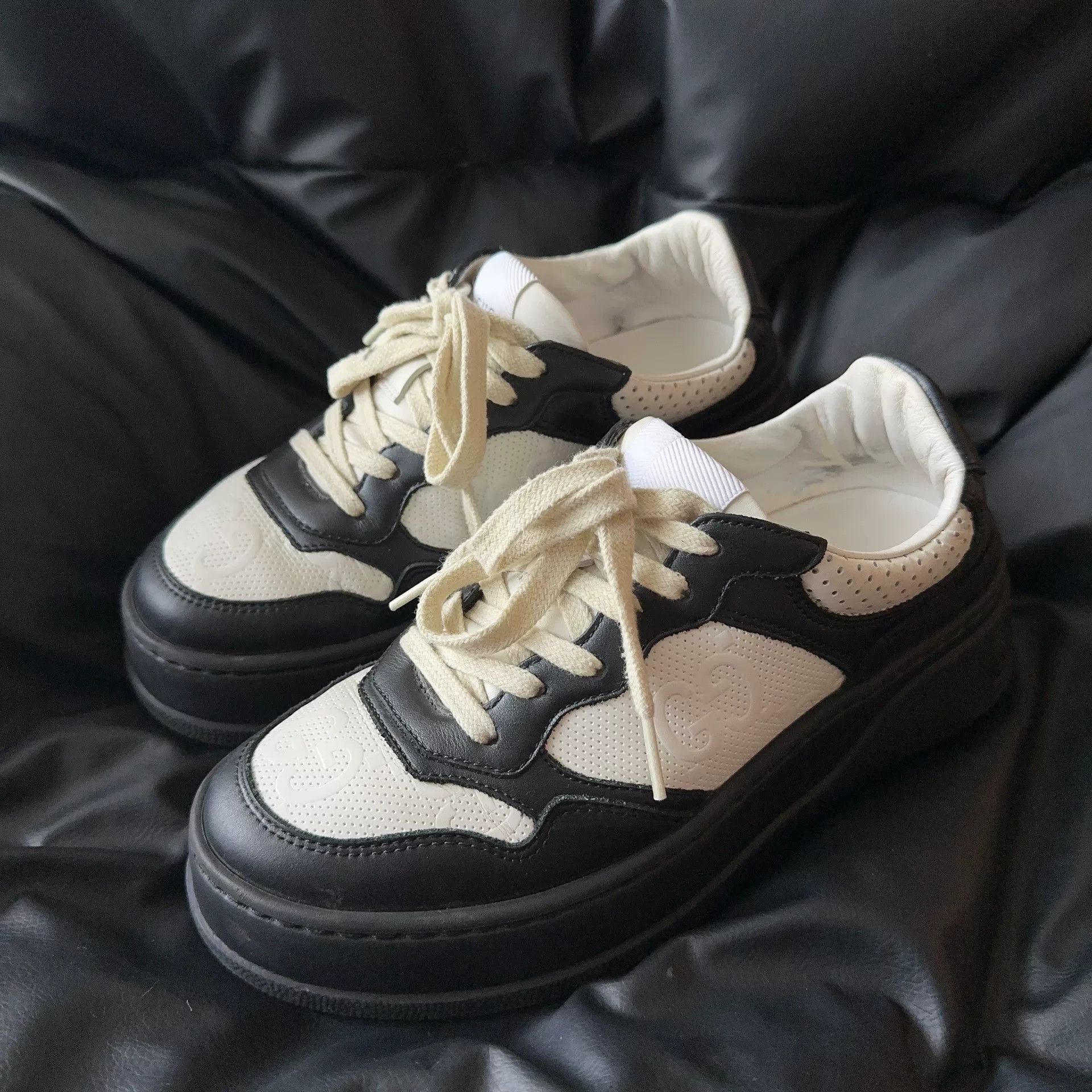 Gucci Gucci Black Lowtop Sneakers 36 Women Size US 6 / IT 36 - 1 Thumbnail