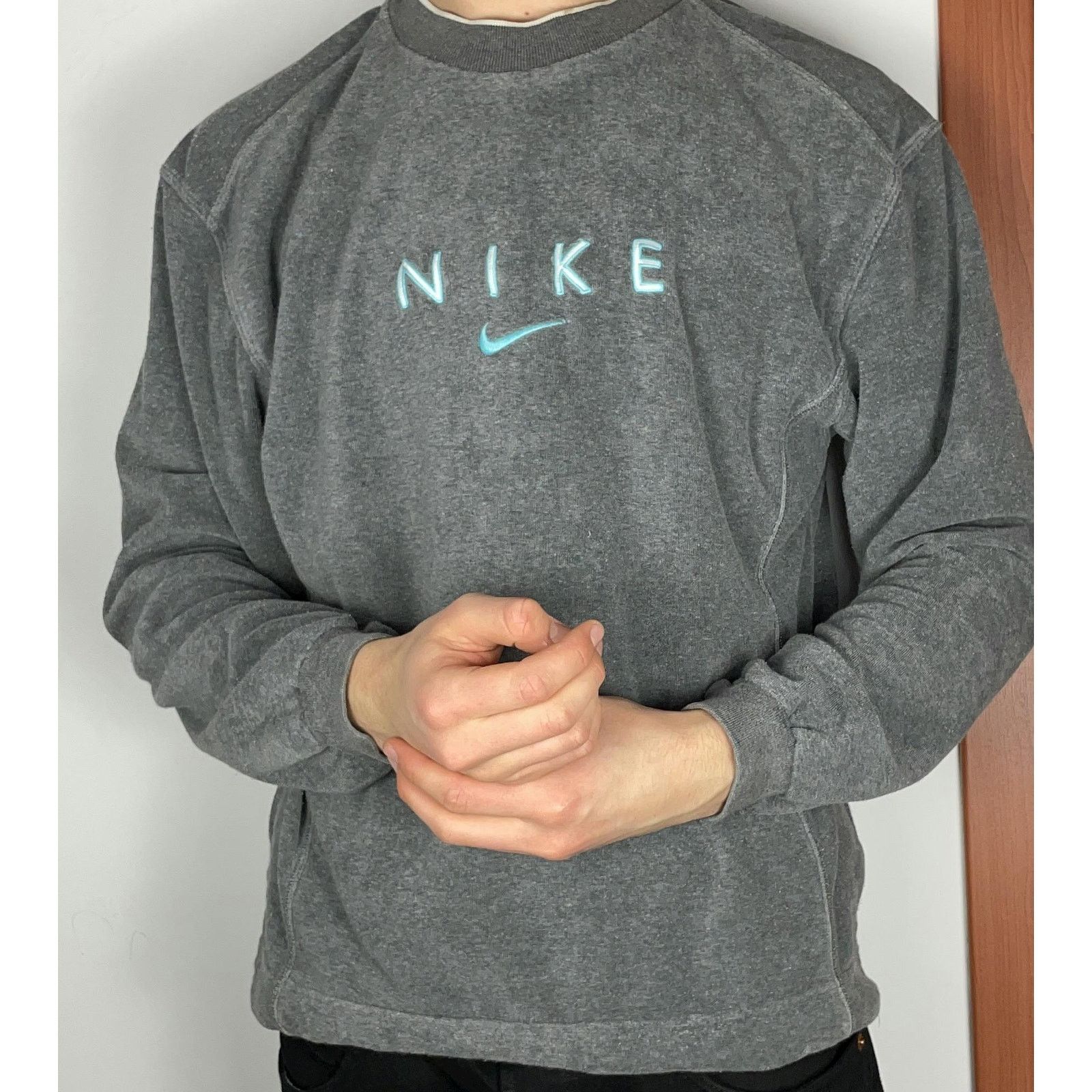 Nike × Vintage Nike Women's Gray Spellout Swoosh Sweatshirt Medium (8-10) Size M / US 6-8 / IT 42-44 - 2 Thumbnail