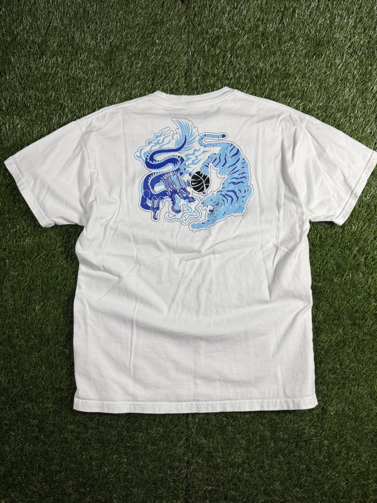 Nike Y2k Nike Basketball Chinatown Chinese Dragon Graphic Tee Size US M / EU 48-50 / 2 - 1 Thumbnail