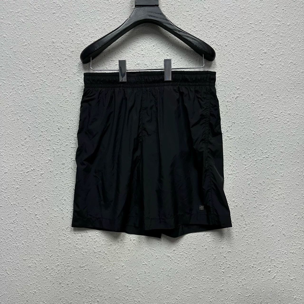 Givenchy Givenchy Black Shorts with Metal Logo Size US 27 - 1 Thumbnail